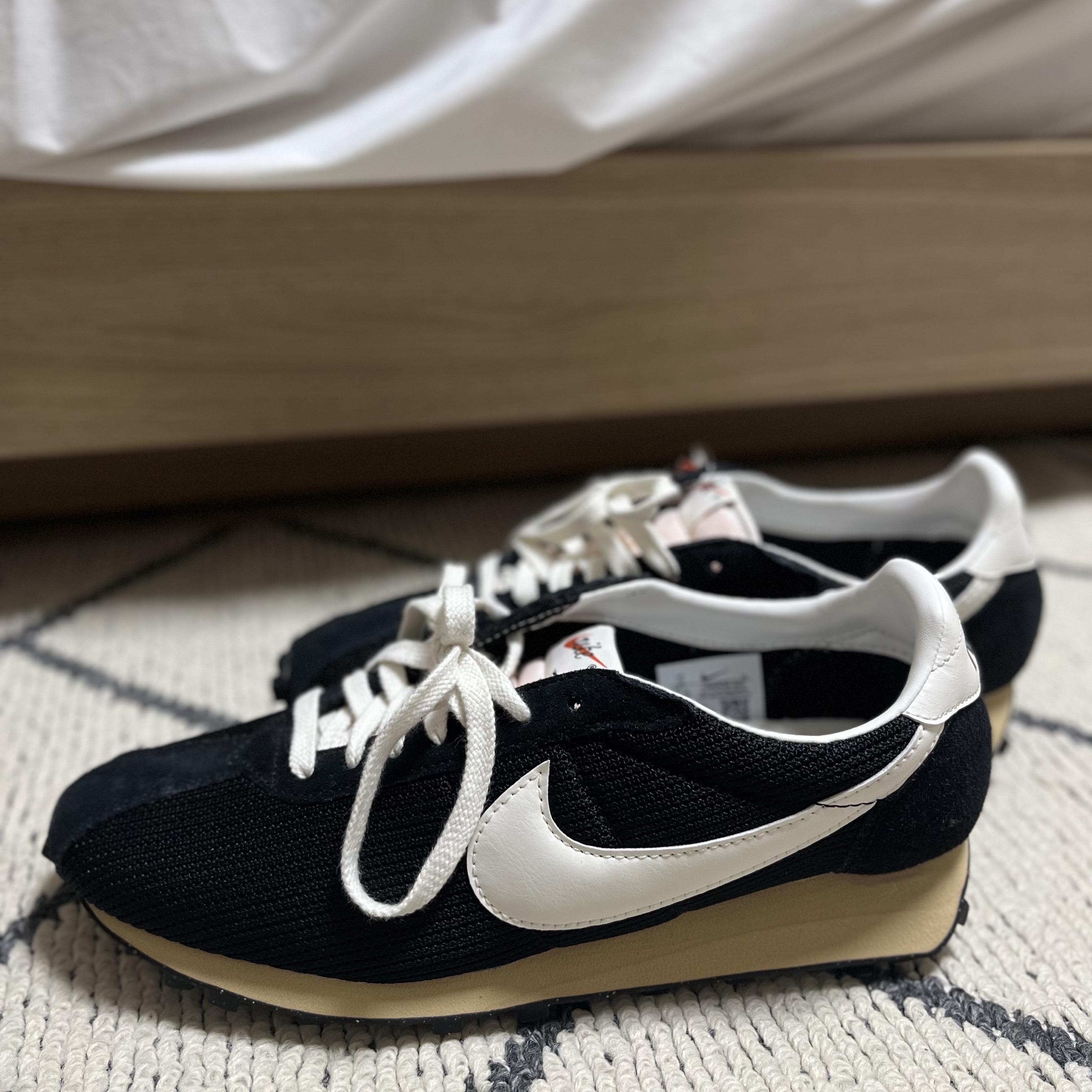 Nike LD-1000 SP Black and Sail 착용 스타일