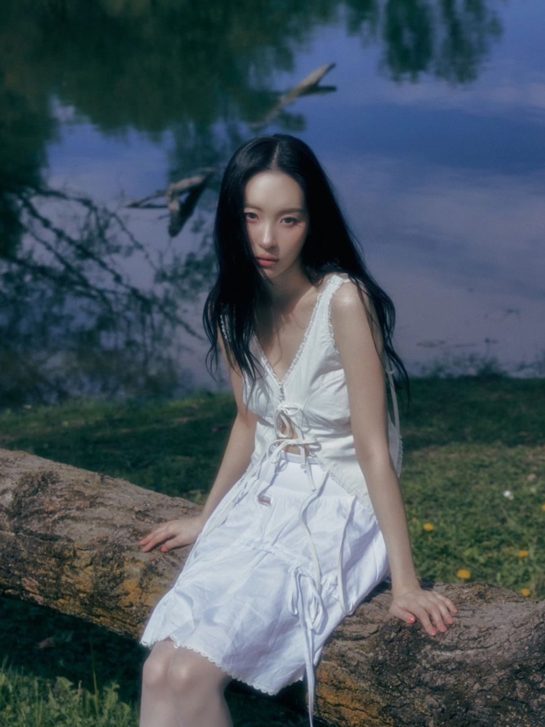 (W) Glowny Devon Eyelet Long Skirt White, (W) Glowny Button Fly Mini Skirt White 착용 스타일 - 2