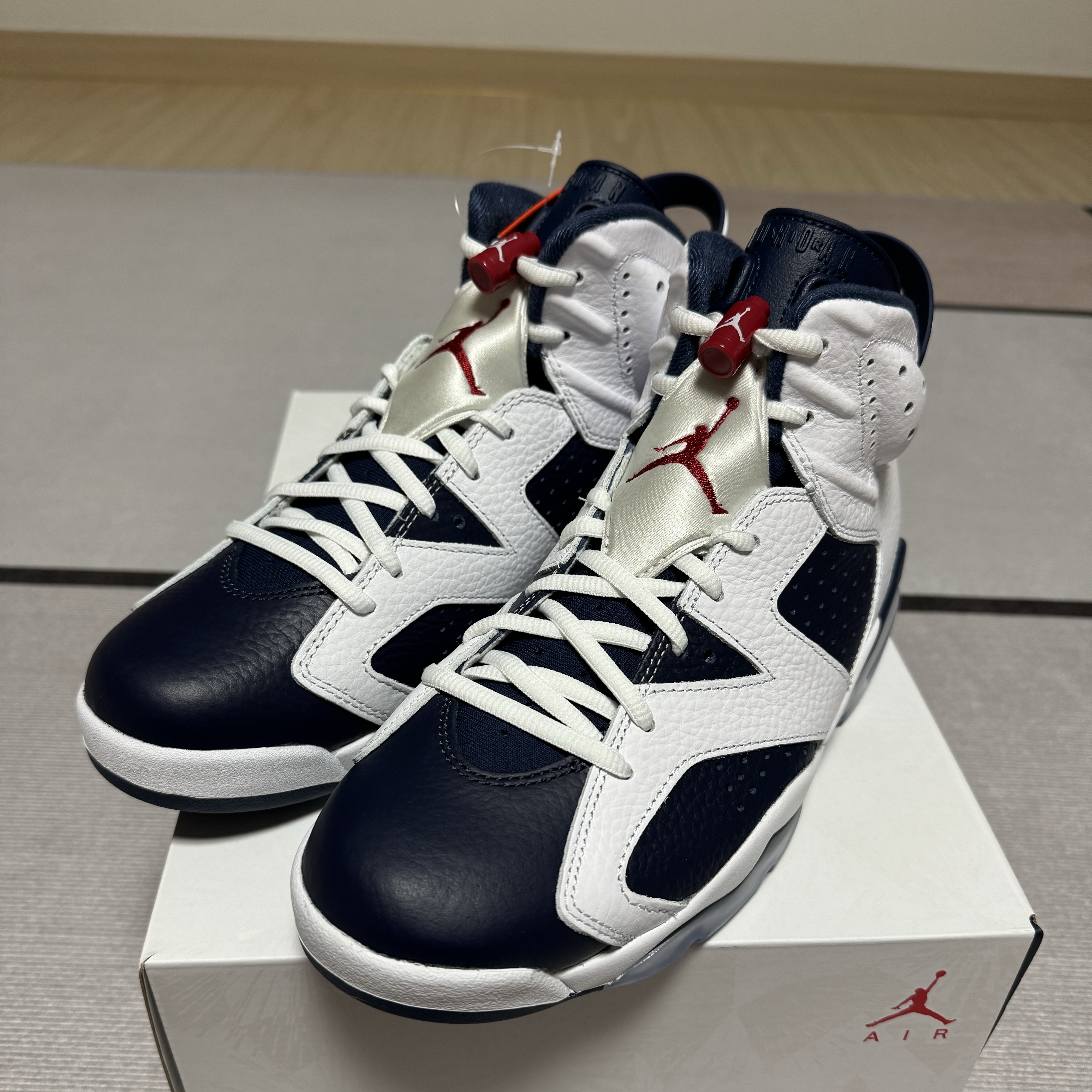 Jordan 6 Retro White and Midnight Navy 착용 스타일