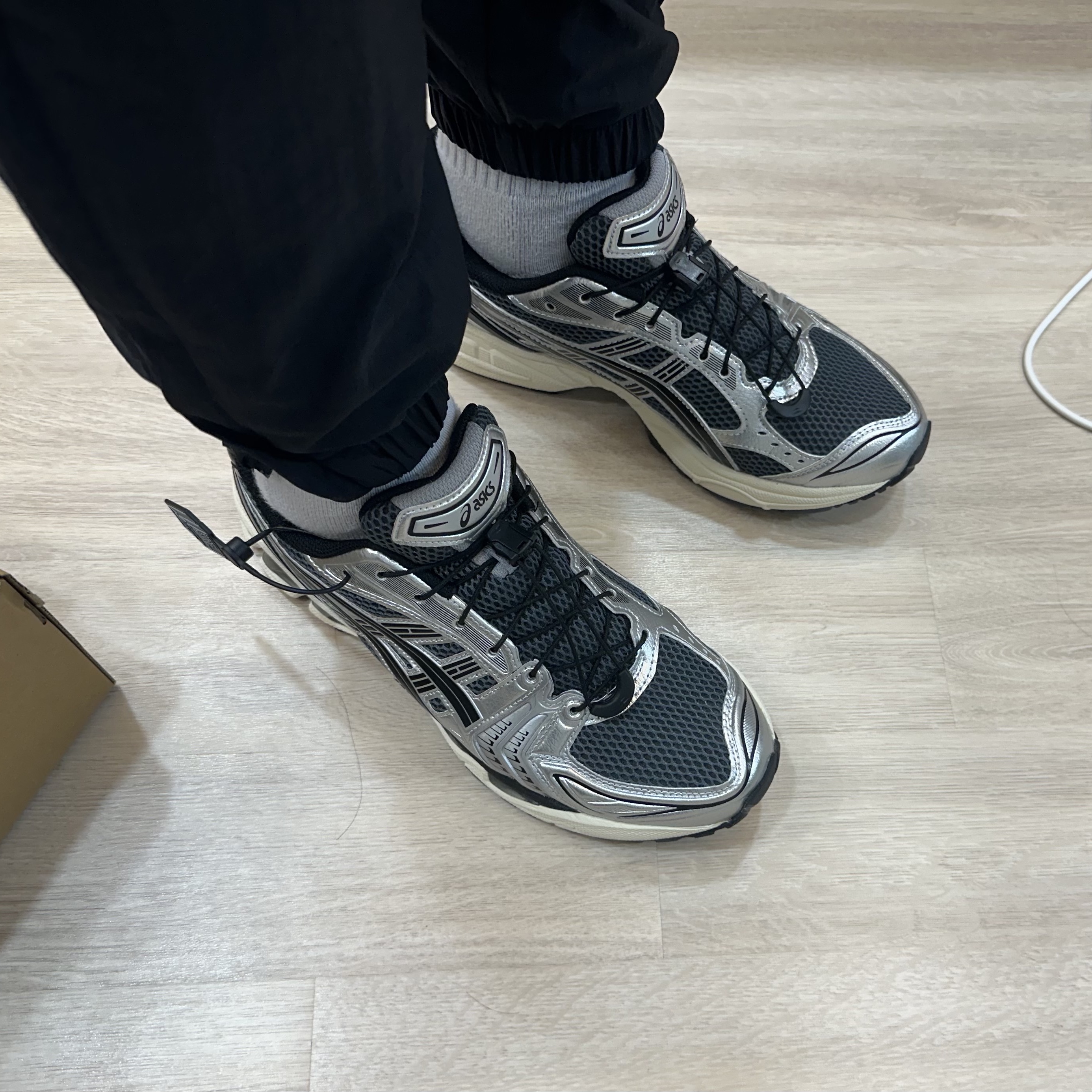 Asics Unlimited Gel-Kayano 14 Carrier Grey Black 착용 스타일 - 1