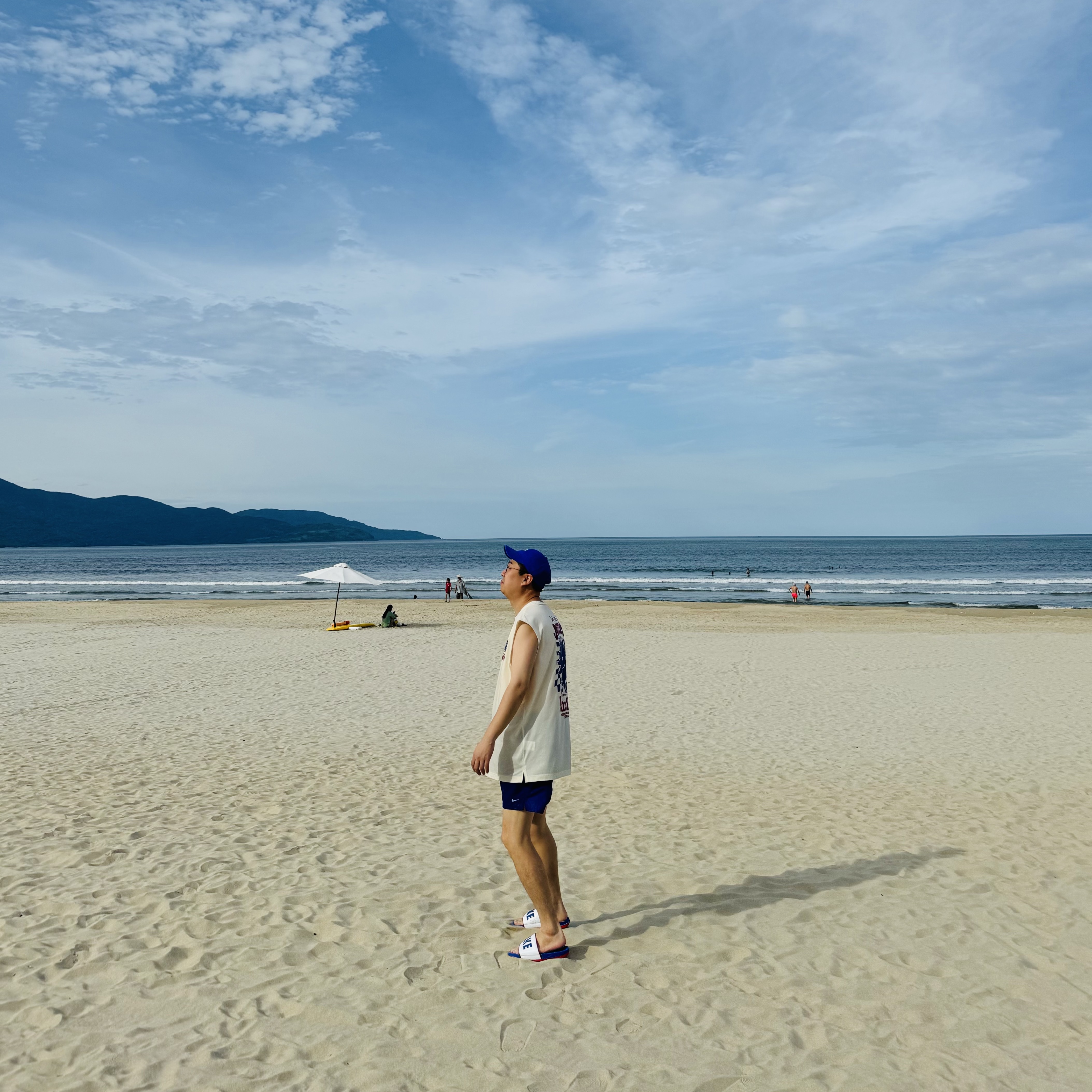Nike Swim Essential 5 Inch Volley Shorts Game Royal, Nike Offcourt Slide White Game Royal 착용 스타일 - 3