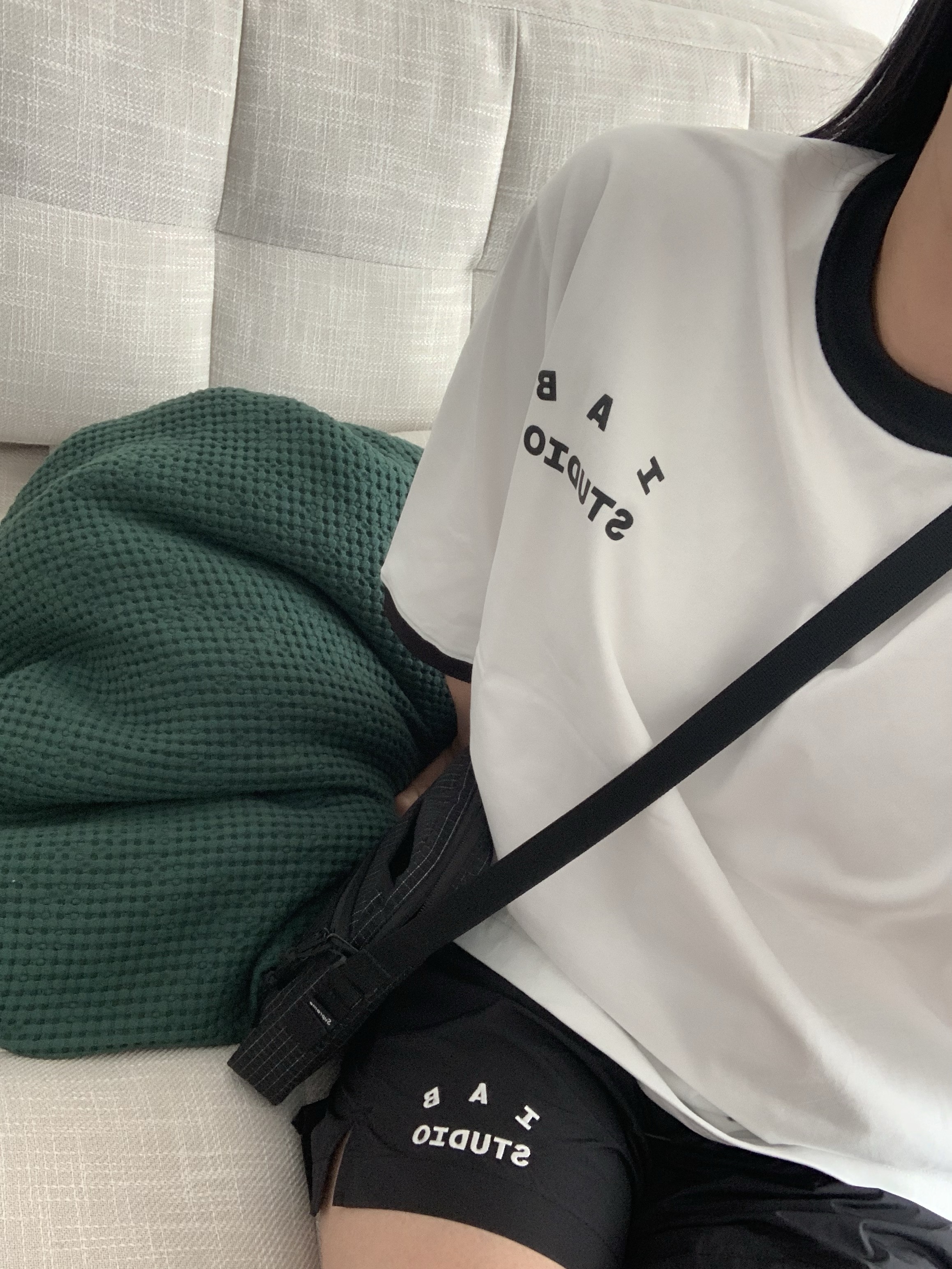 IAB Studio Established T-Shirt White Black, IAB Studio Woven Shorts Black - 23FW 착용 스타일