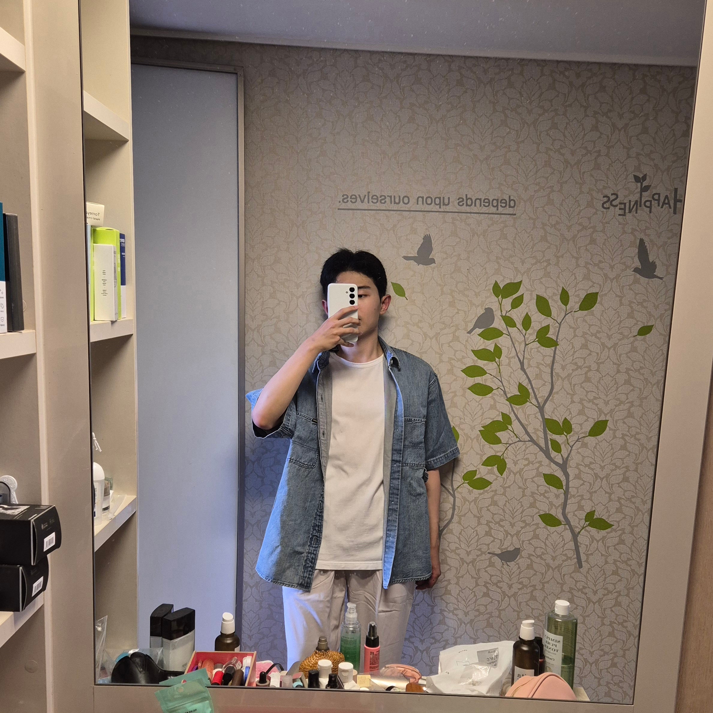 Supreme Loose Fit S/S Denim Painter Shirt Washed Blue - 24SS 착용 스타일