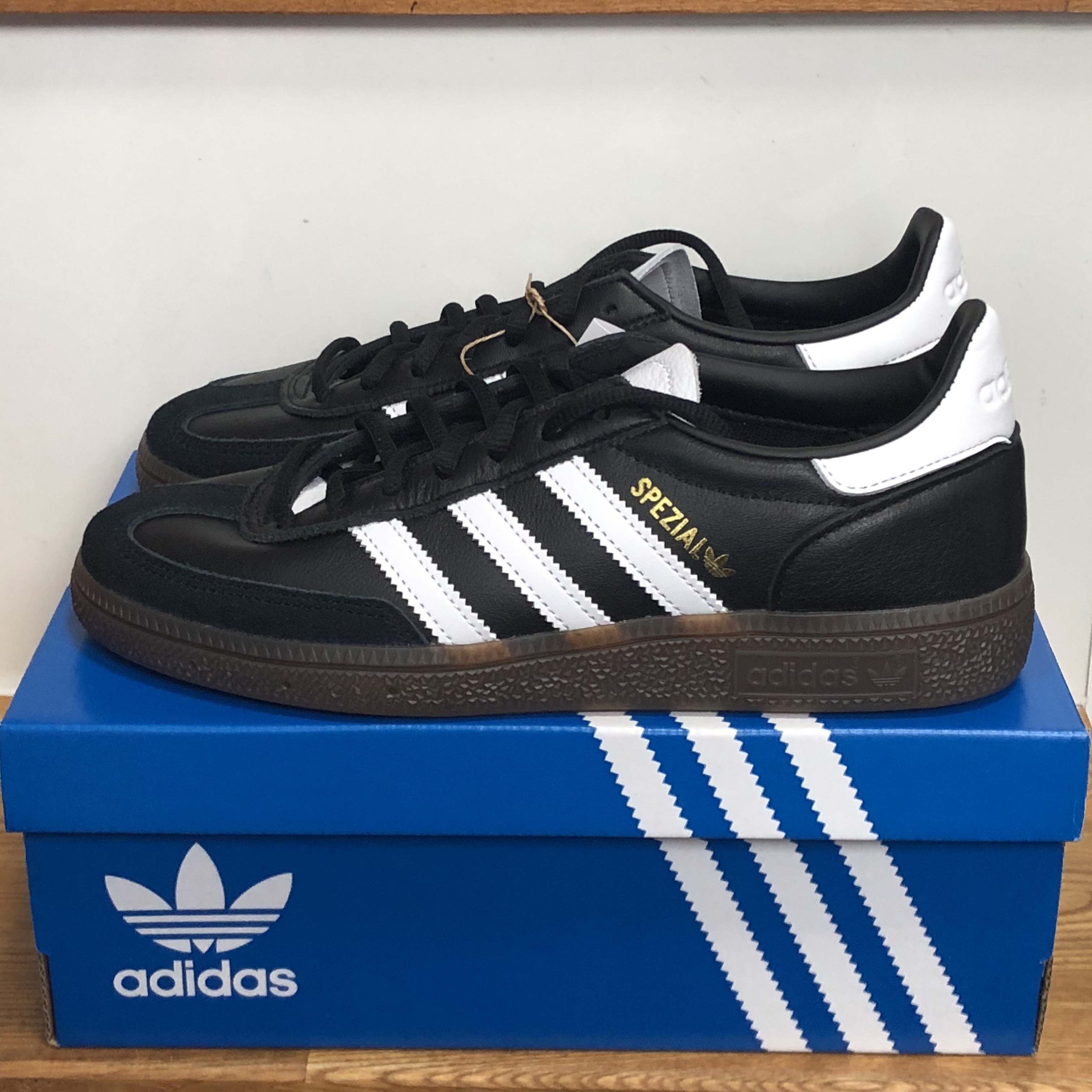 Adidas Spezial Handball Core Black White 착용 스타일