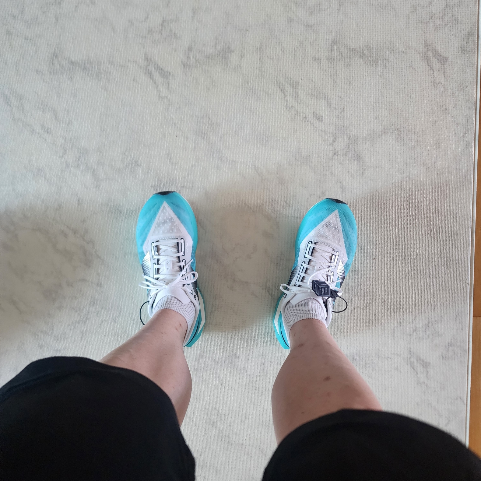 New Balance Fuelcell Supercomp Elite v4 Cyber Jade White - 2E Wide 착용 스타일 - 4