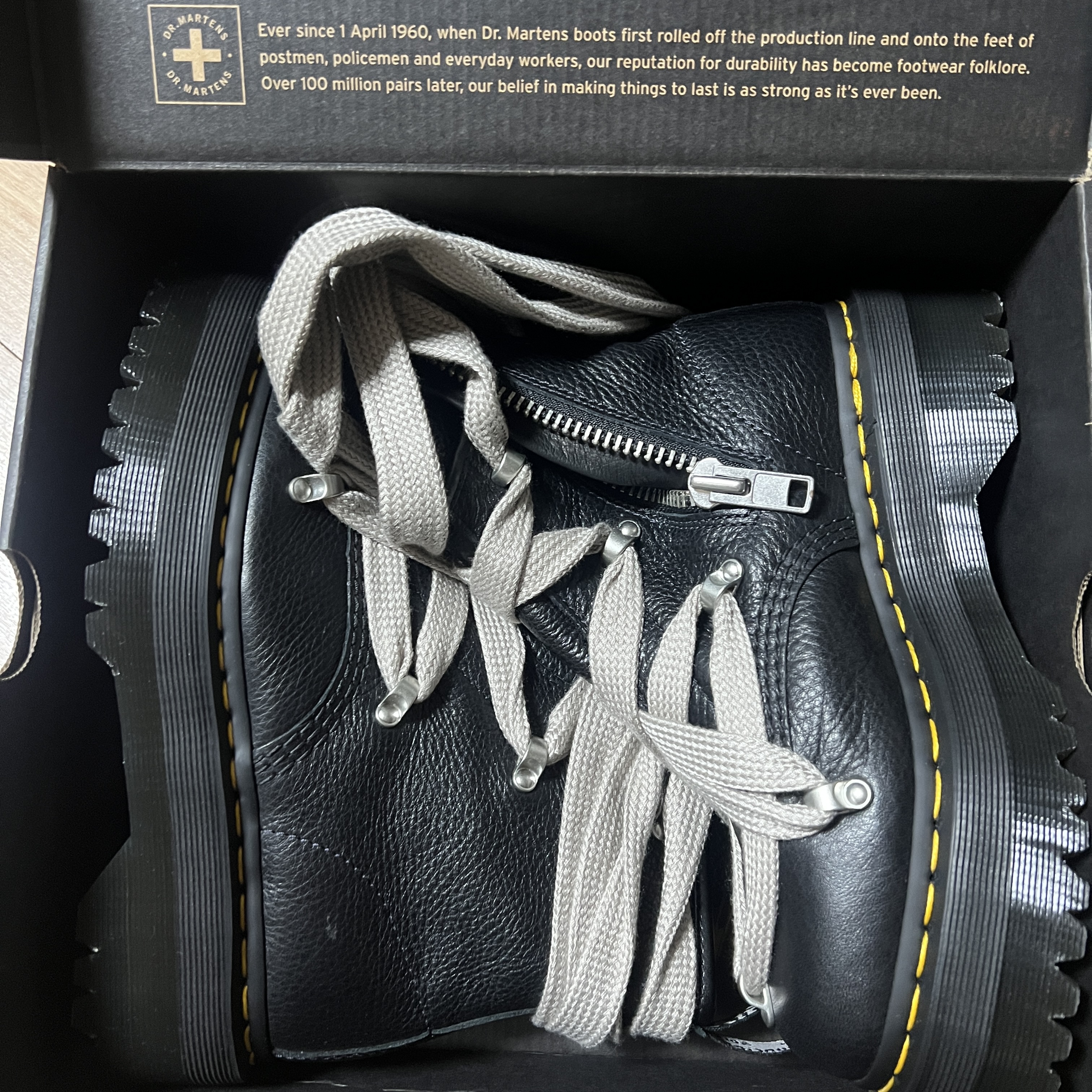 Dr. Martens x Rick Owens 1460 RO Quad 착용 스타일 - 5
