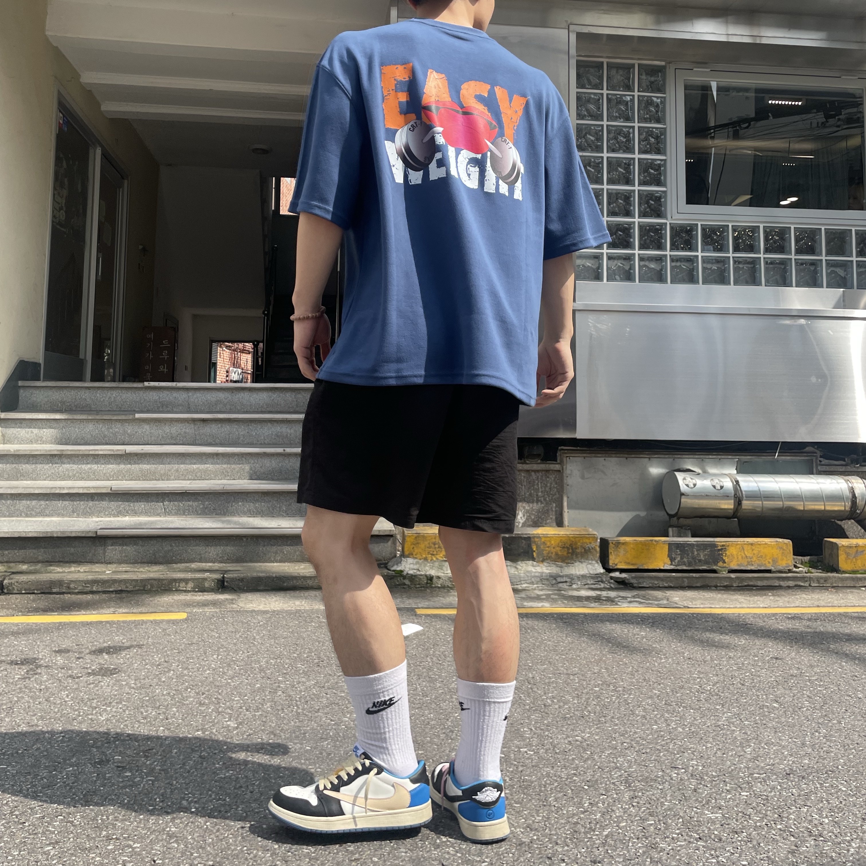 Jordan 1 x Travis Scott x Fragment Retro Low OG SP Military Blue 착용 스타일 - 2