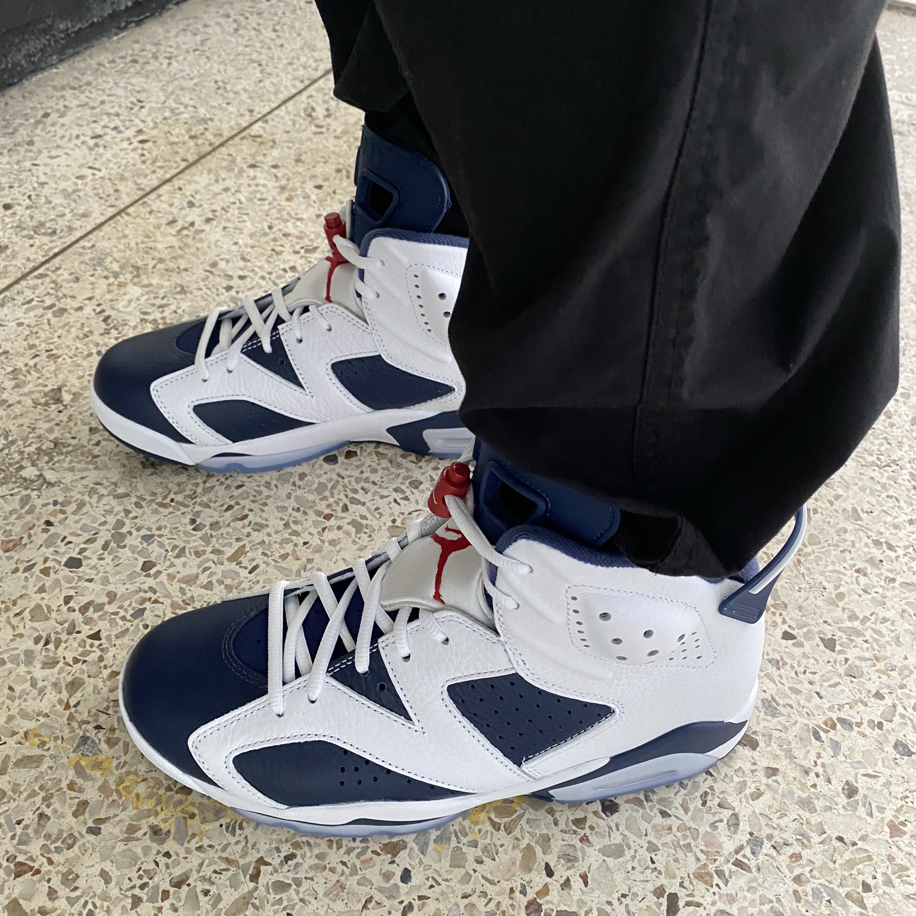 Jordan 6 Retro White and Midnight Navy 착용 스타일