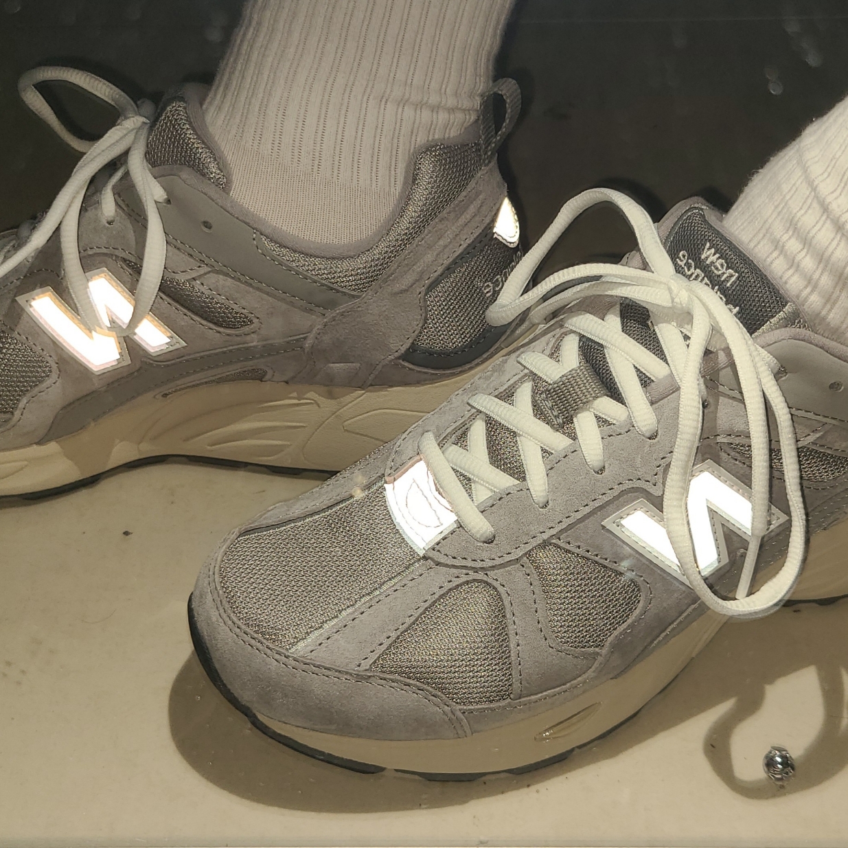New Balance 878 Gray 착용 스타일 - 1