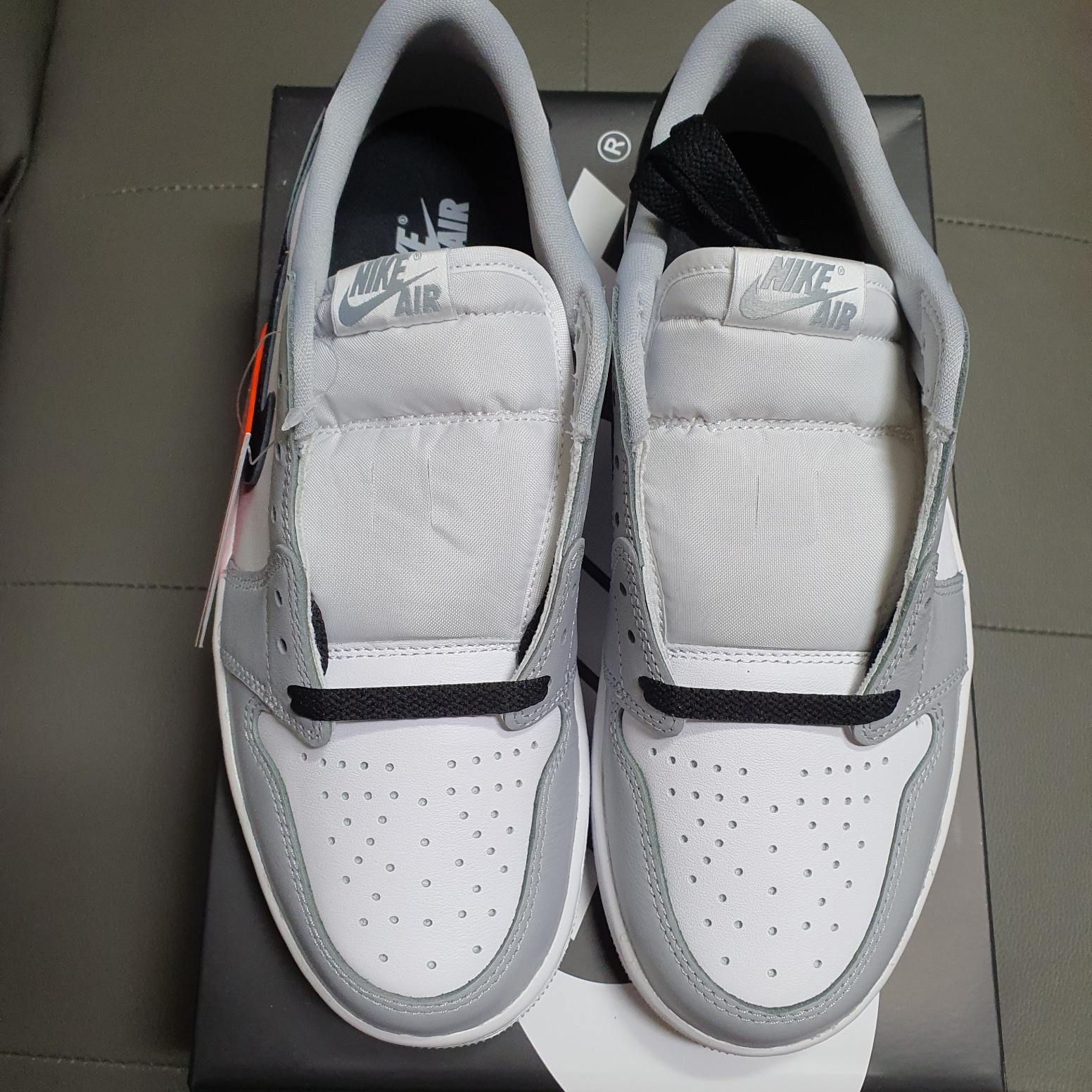 Jordan 1 Retro Low OG Wolf Grey and White 착용 스타일