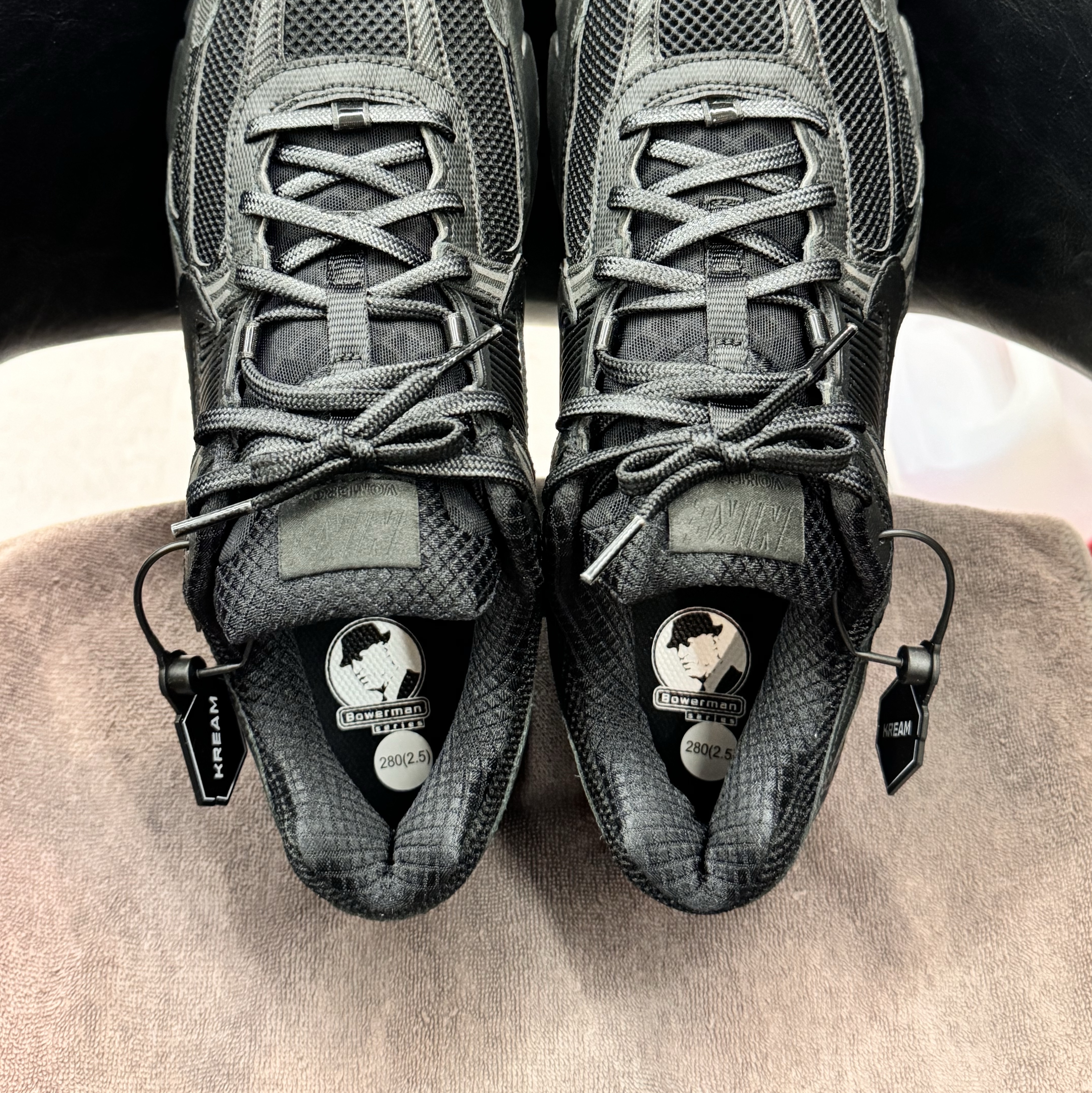 Nike Zoom Vomero 5 SP Black 착용 스타일 - 1