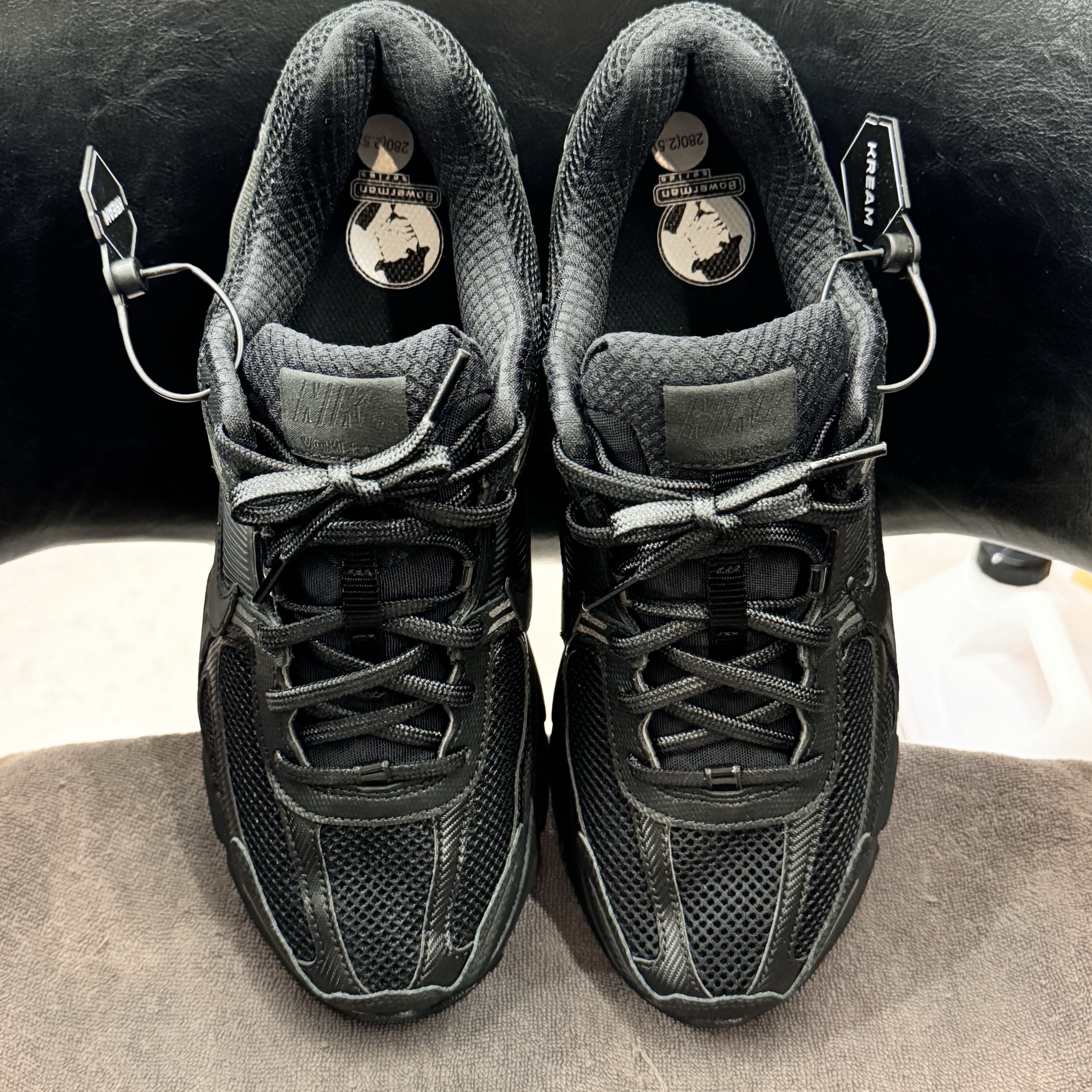 Nike Zoom Vomero 5 SP Black 착용 스타일 - 2