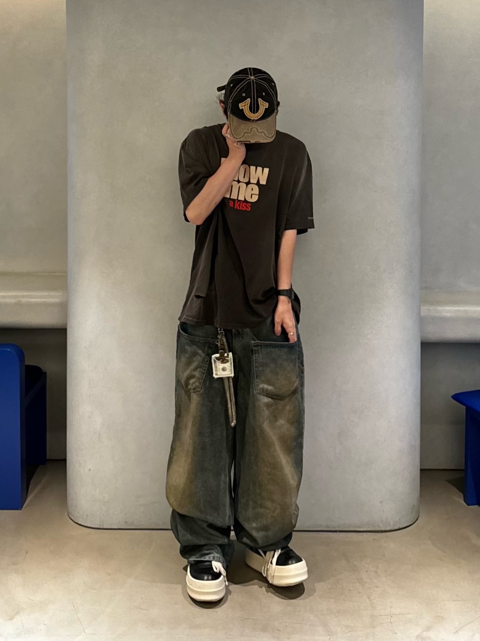 Project G/R Blow Me Washed T-Shirt Brown, Project G/R Coated Backward Denim Pants Blue 착용 스타일 - 3