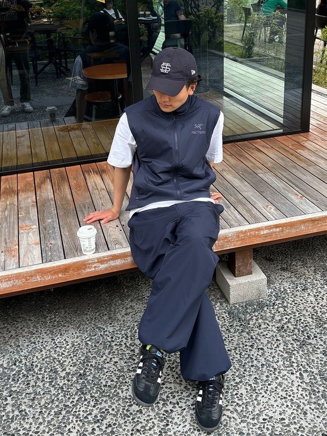 Arc'teryx Cormac Logo SS T-Shirt Black Heather, Arc'teryx Arc'word Logo SS T-Shirt Forage 착용 스타일 - 4