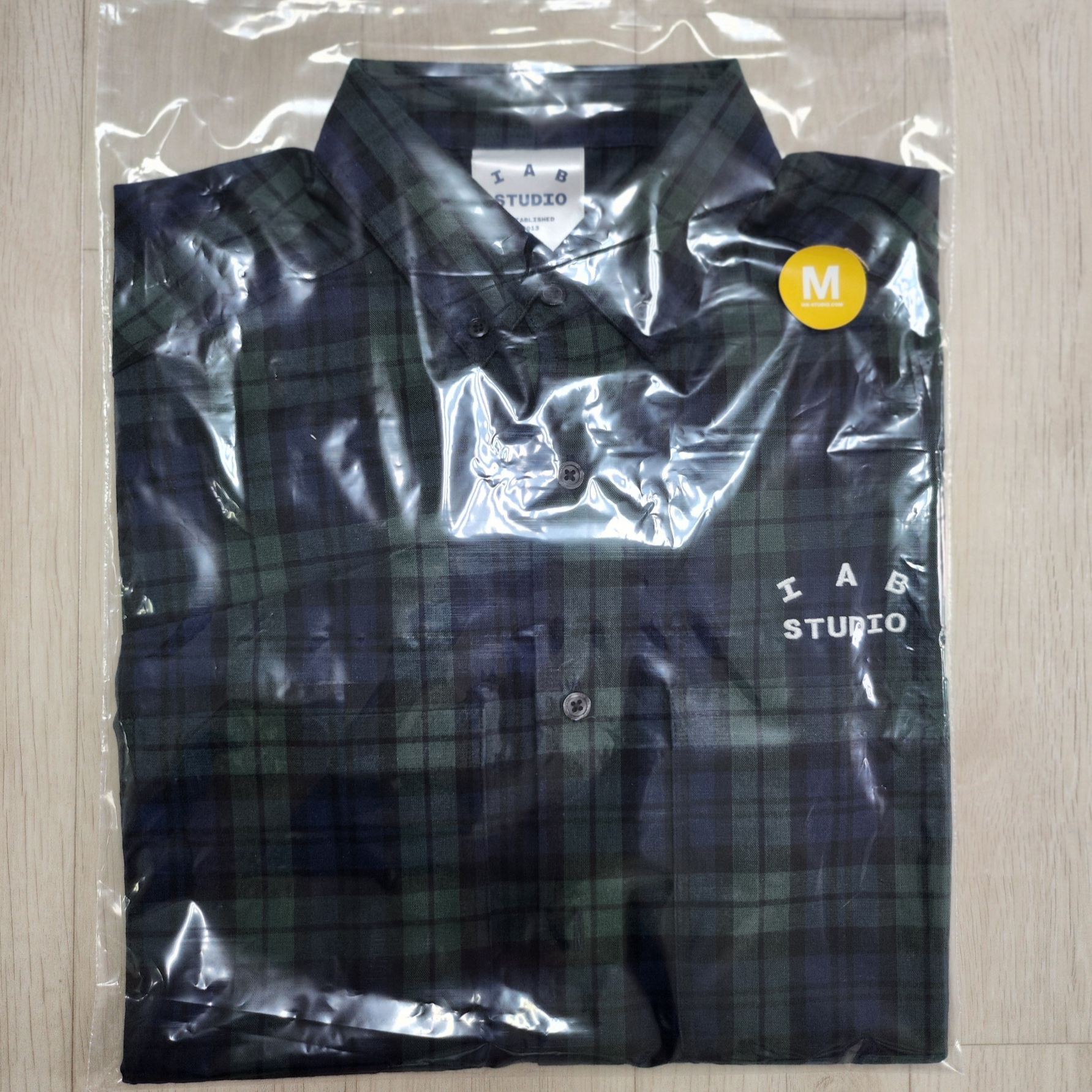 IAB Studio Blackwatch Tartan Shirt Blue Green 착용 스타일 - 3