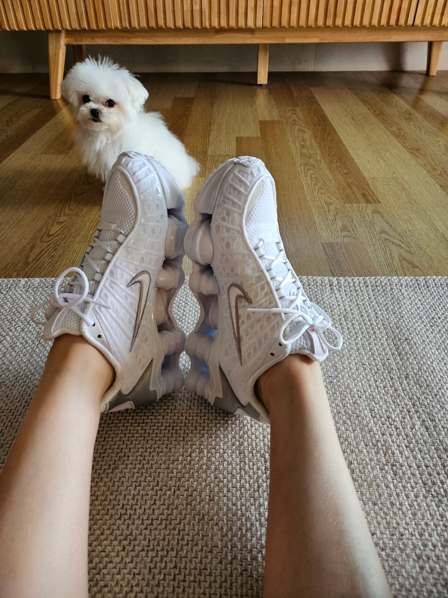 (W) Nike Shox TL White and Max Orange 착용 스타일 - 1