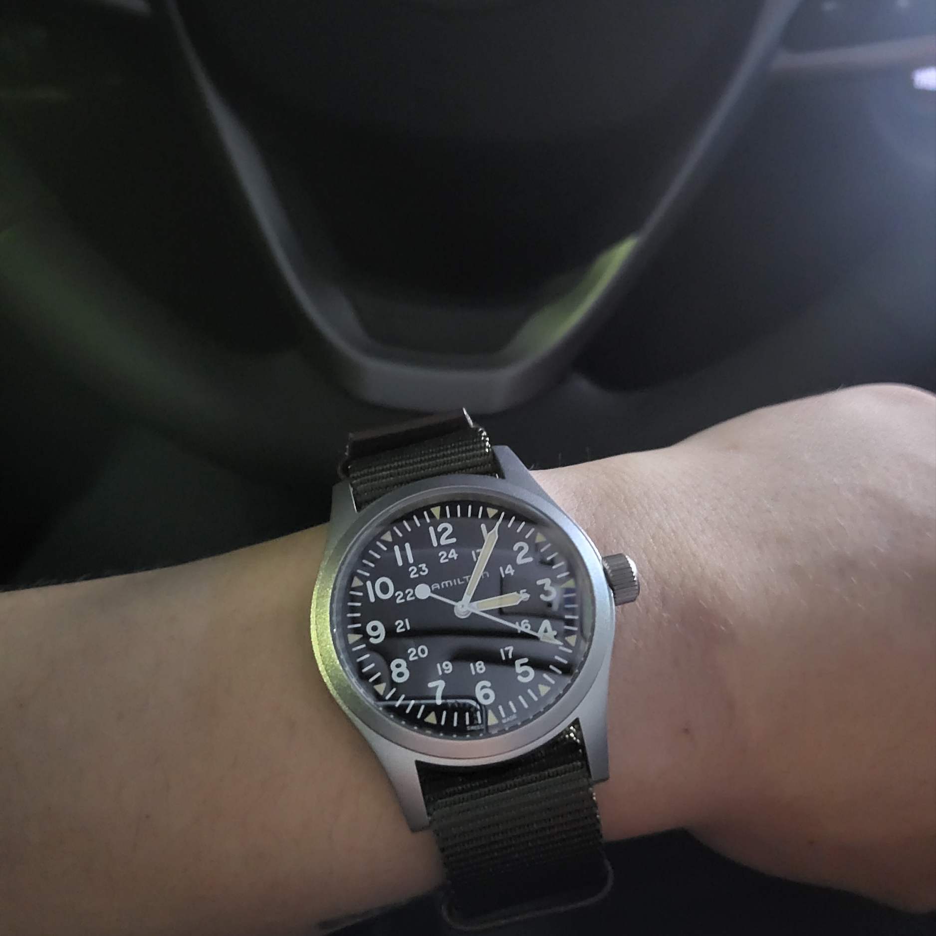 Hamilton Khaki Field Mechanical 38mm Nato Strap Green Black 착용 스타일