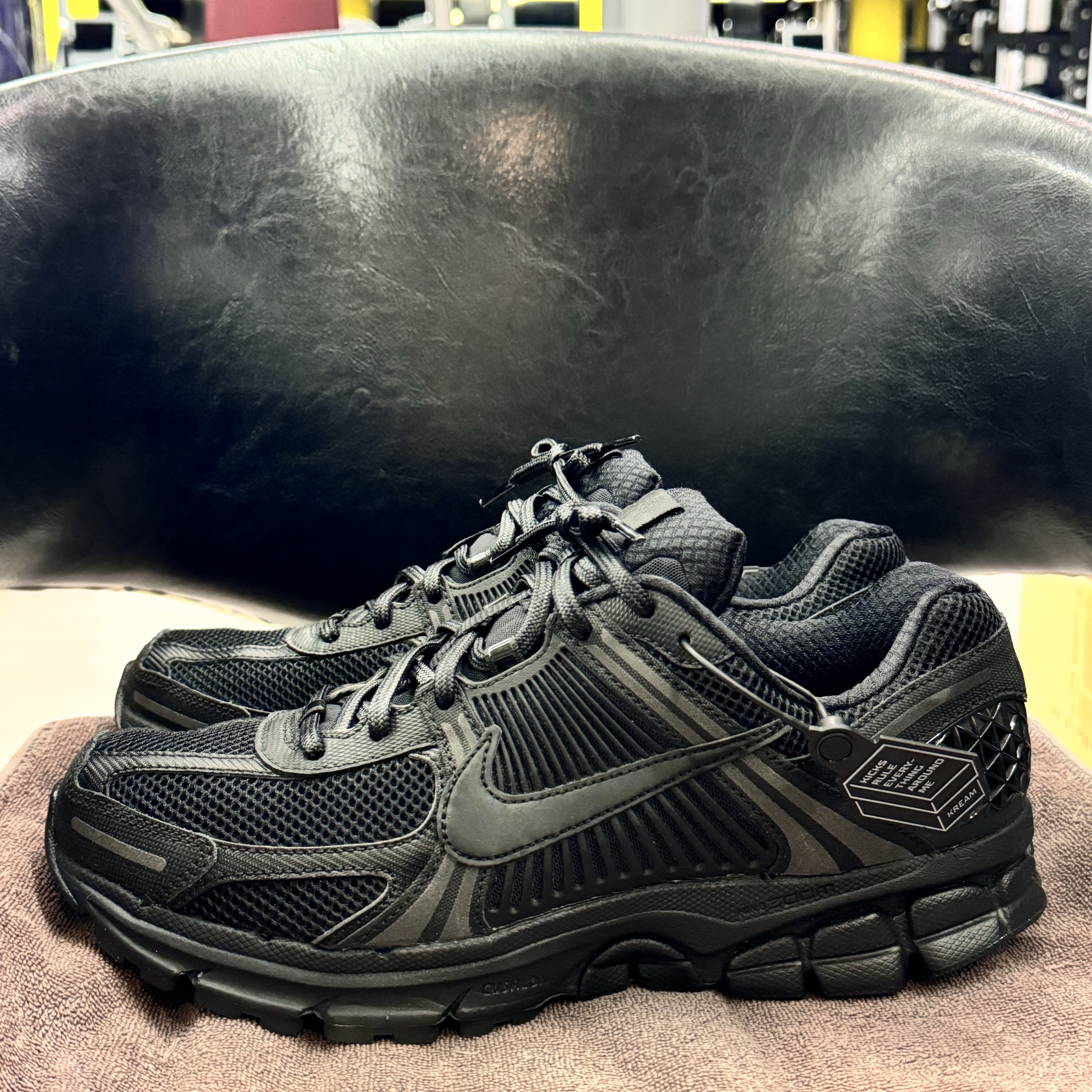 Nike Zoom Vomero 5 SP Black 착용 스타일 - 4