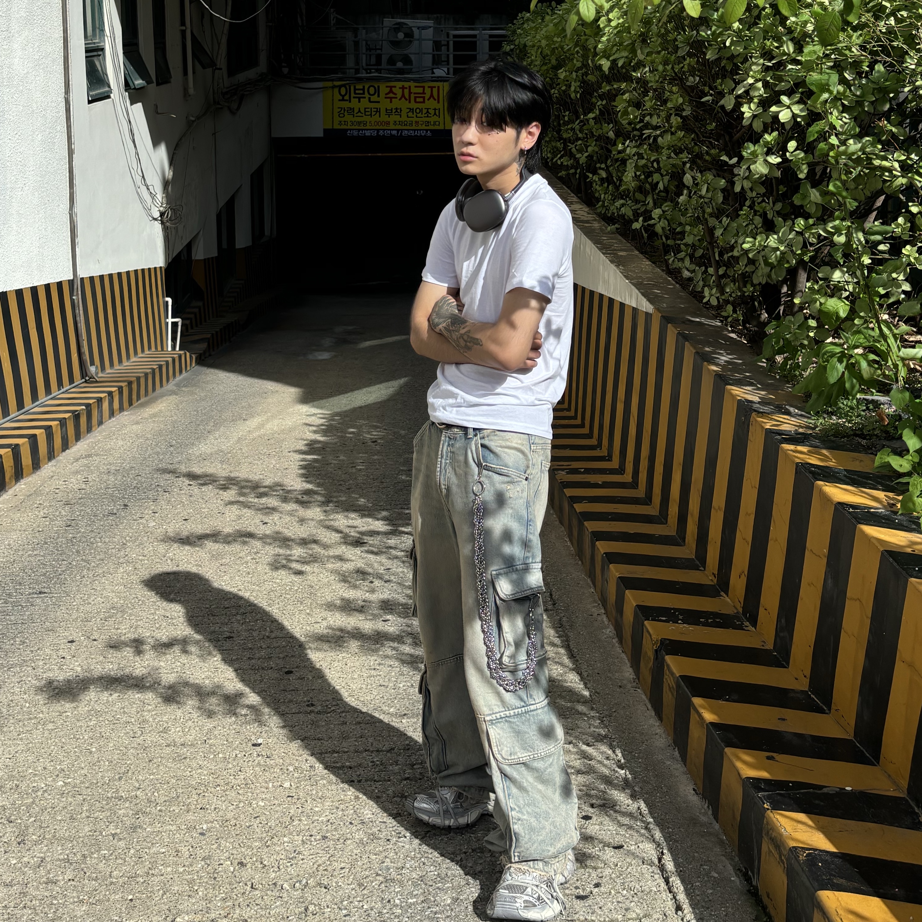 Balenciaga 3XL Sneakers Beige, Apple AirPods Max Lightning Space Gray (Korean Ver.) 착용 스타일