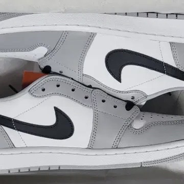 Jordan 1 Retro Low OG Wolf Grey and White 착용 스타일
