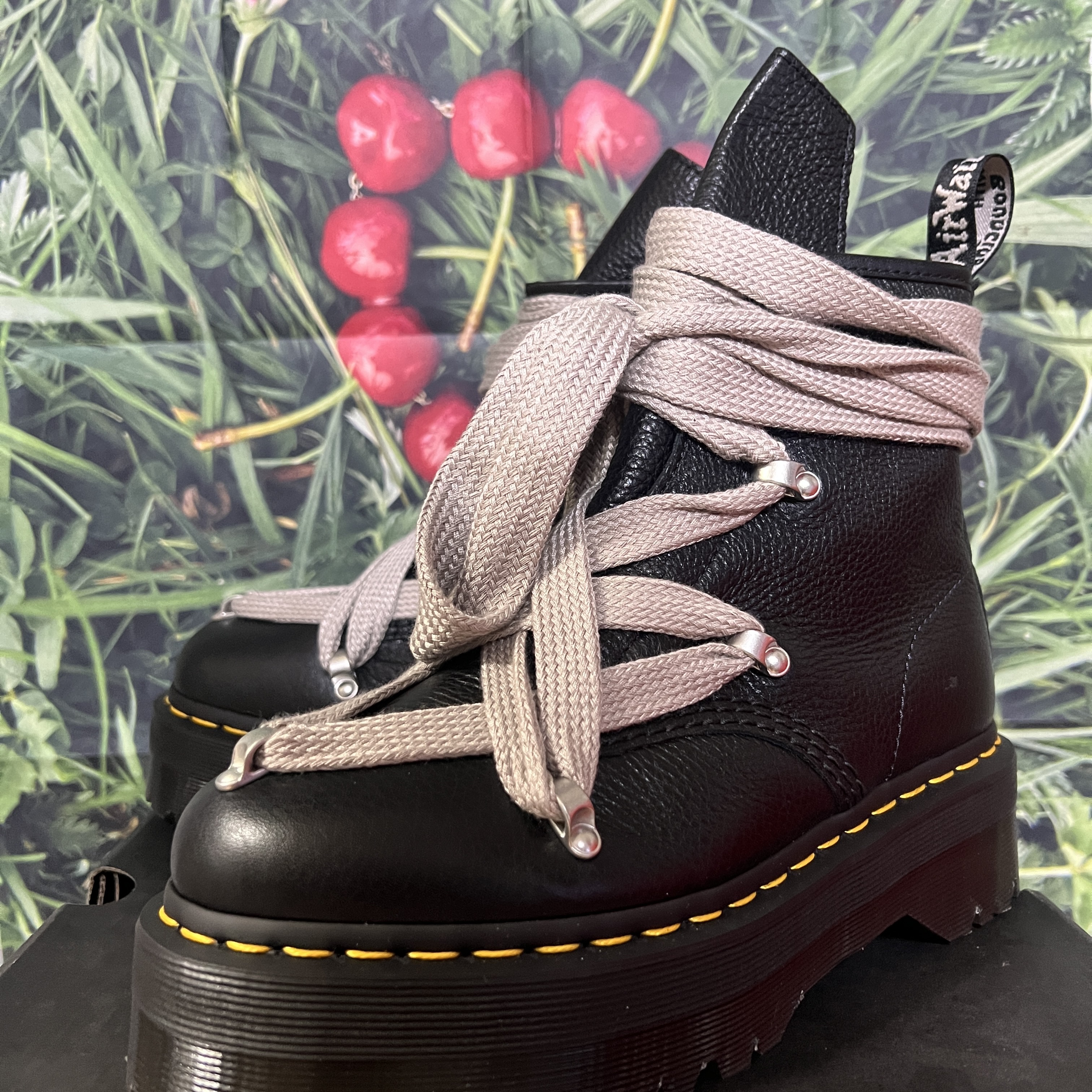 Dr. Martens x Rick Owens 1460 RO Quad 착용 스타일 - 1