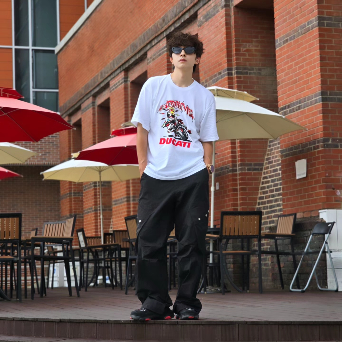 Supreme x Ducati Bike T-Shirt White - 24SS, Samsung Galaxy Watch6 44mm LTE Silver (Korean Ver.) 착용 스타일 - 3