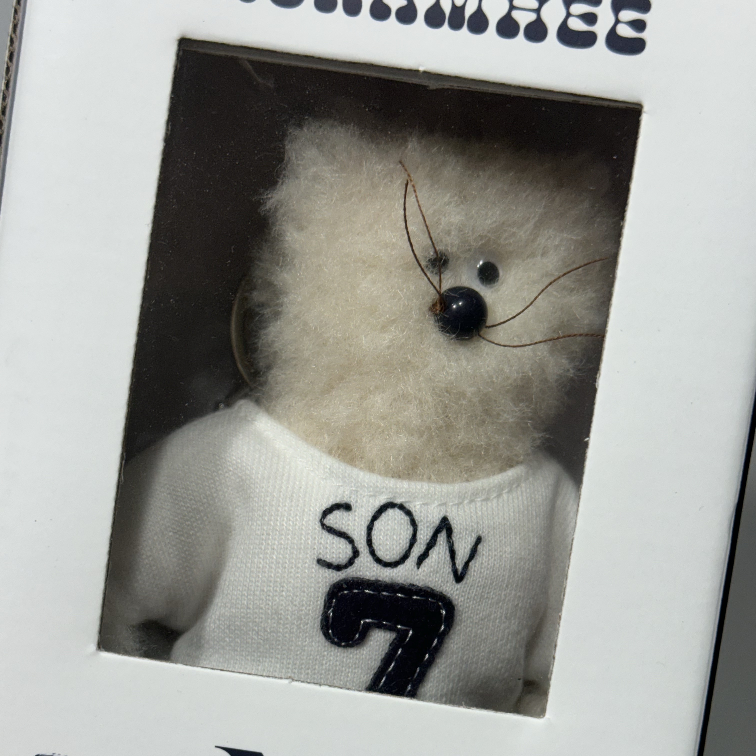 Monamhee x NOS7 SON.hee Keyring Cream 착용 스타일