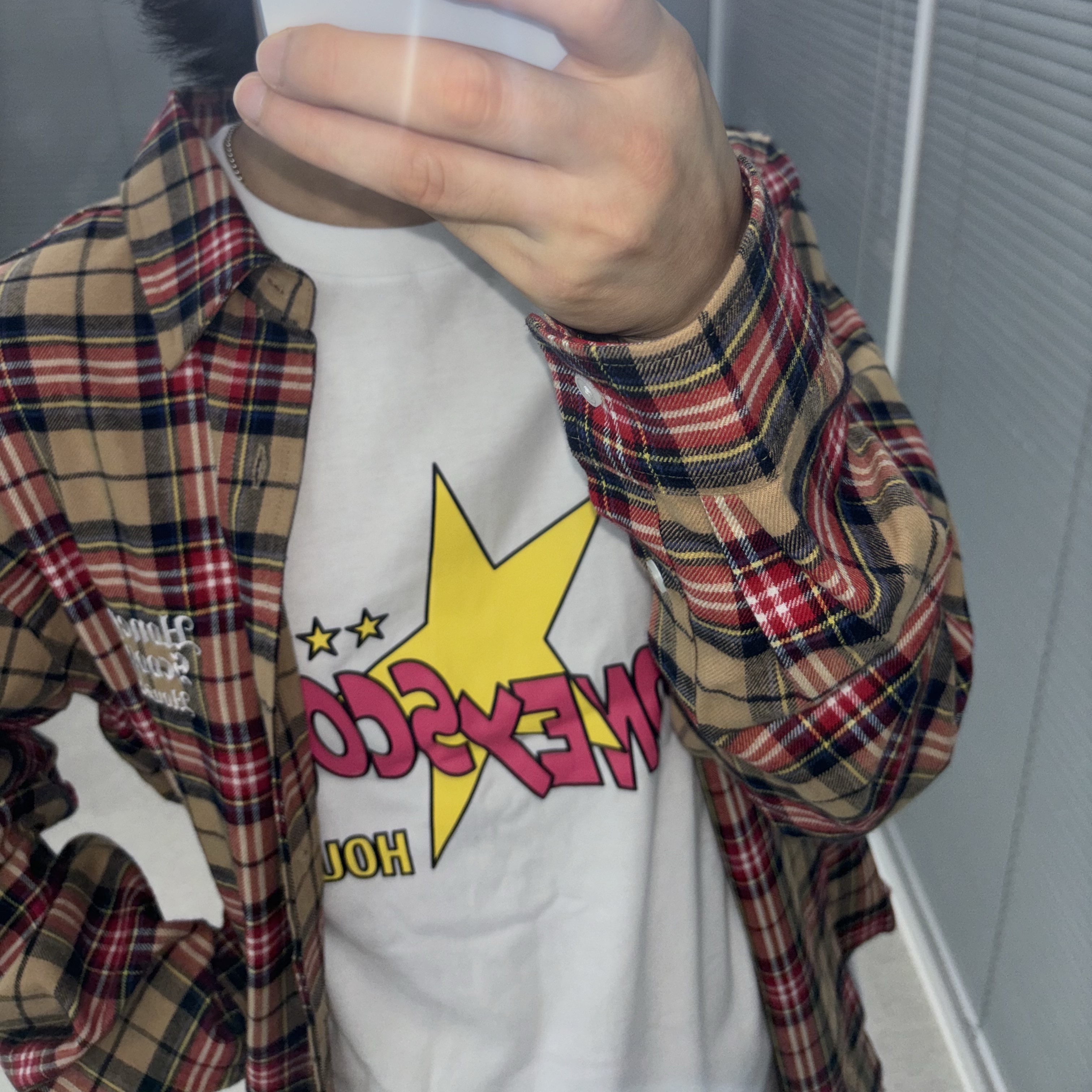 Honey Scoop House Pop Star T-Shirt White, Honey Scoop House OE Logo Check LS Shirt Beige 착용 스타일
