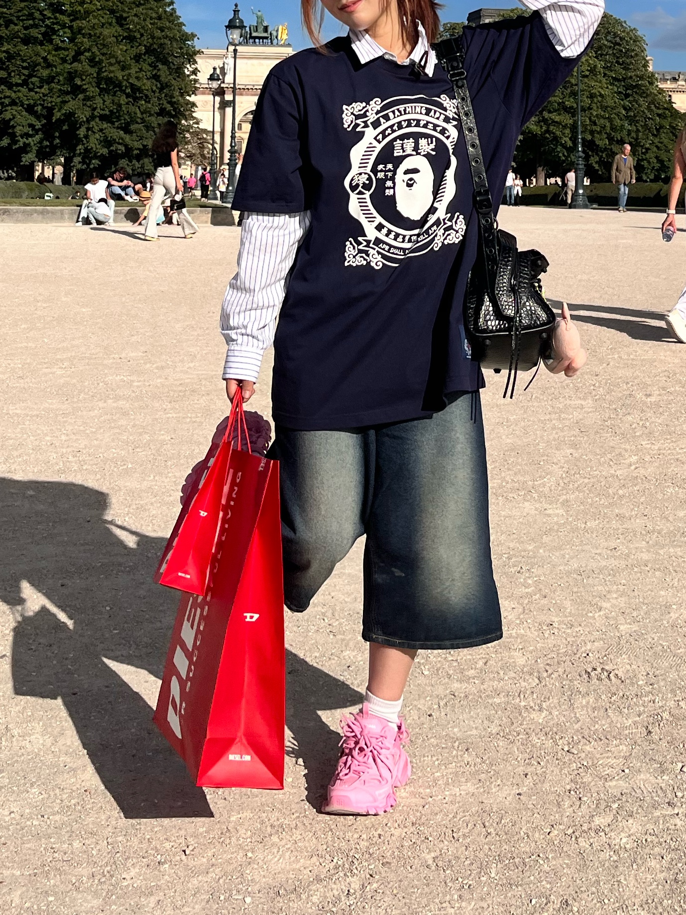 (W) Balenciaga Track Sneakers Pink, Balenciaga Neo Cagole City Handbag Black 착용 스타일 - 1