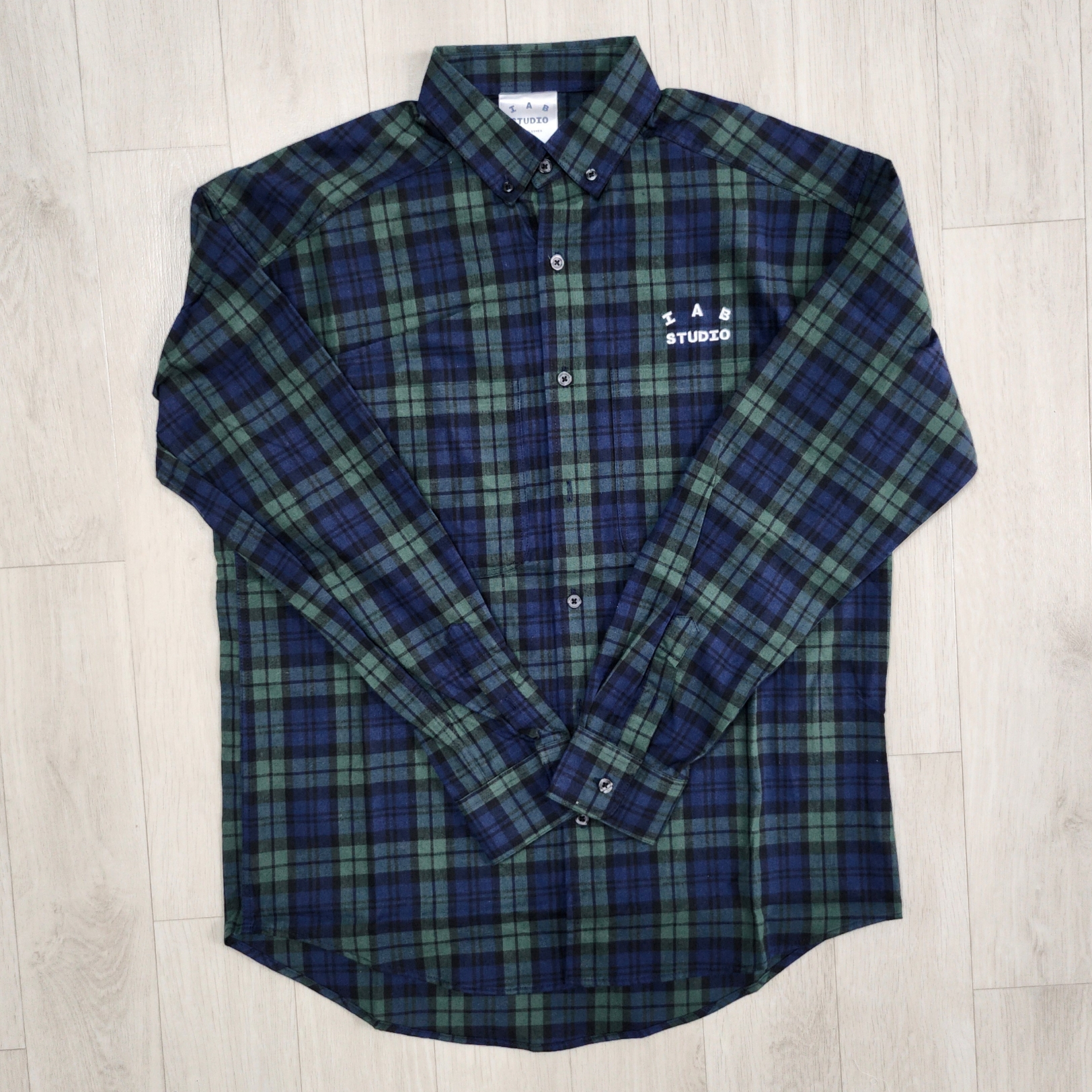 IAB Studio Blackwatch Tartan Shirt Blue Green 착용 스타일 - 1