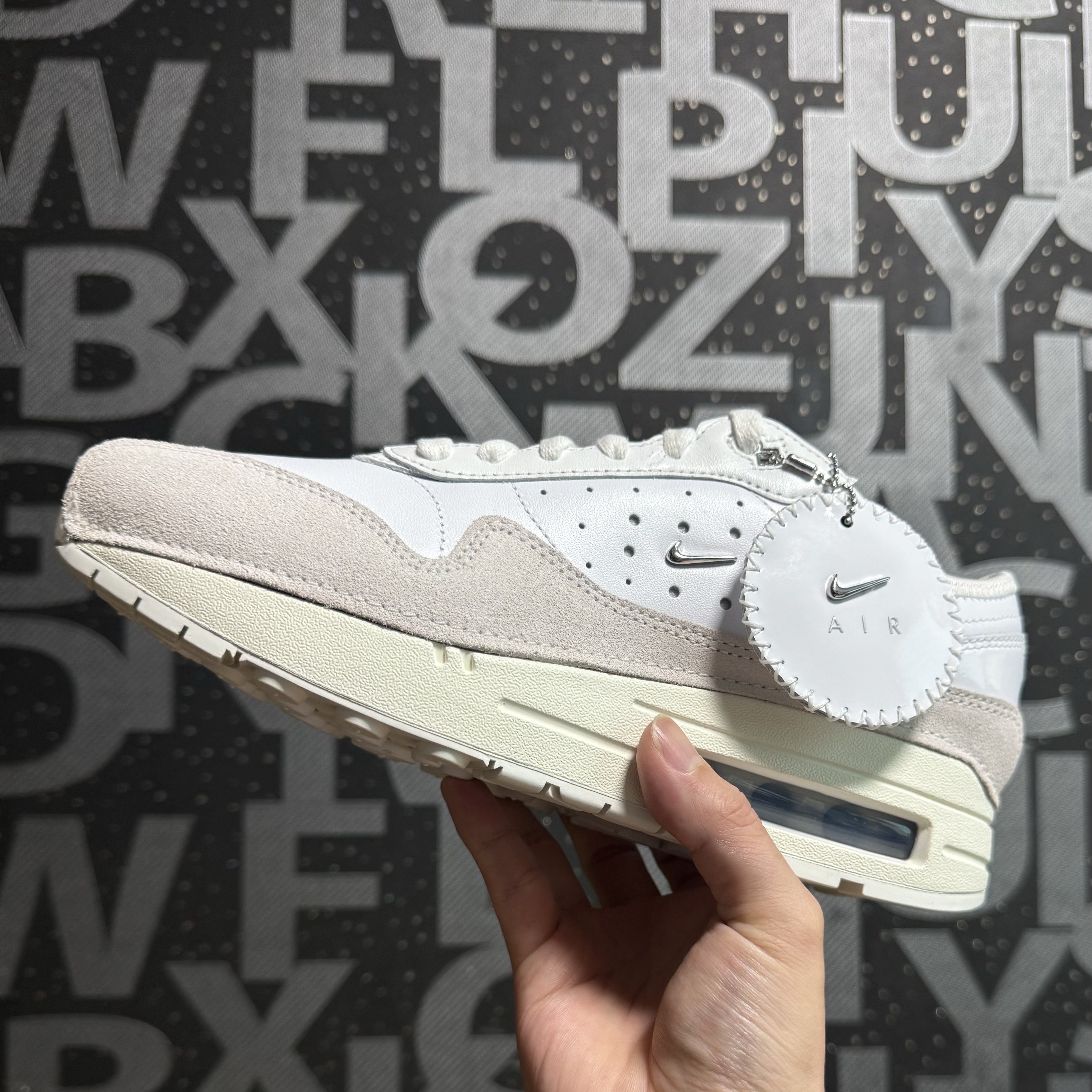 Nike x Jacquemus Air Max 1 '86 Sail and Summit White 착용 스타일 - 1