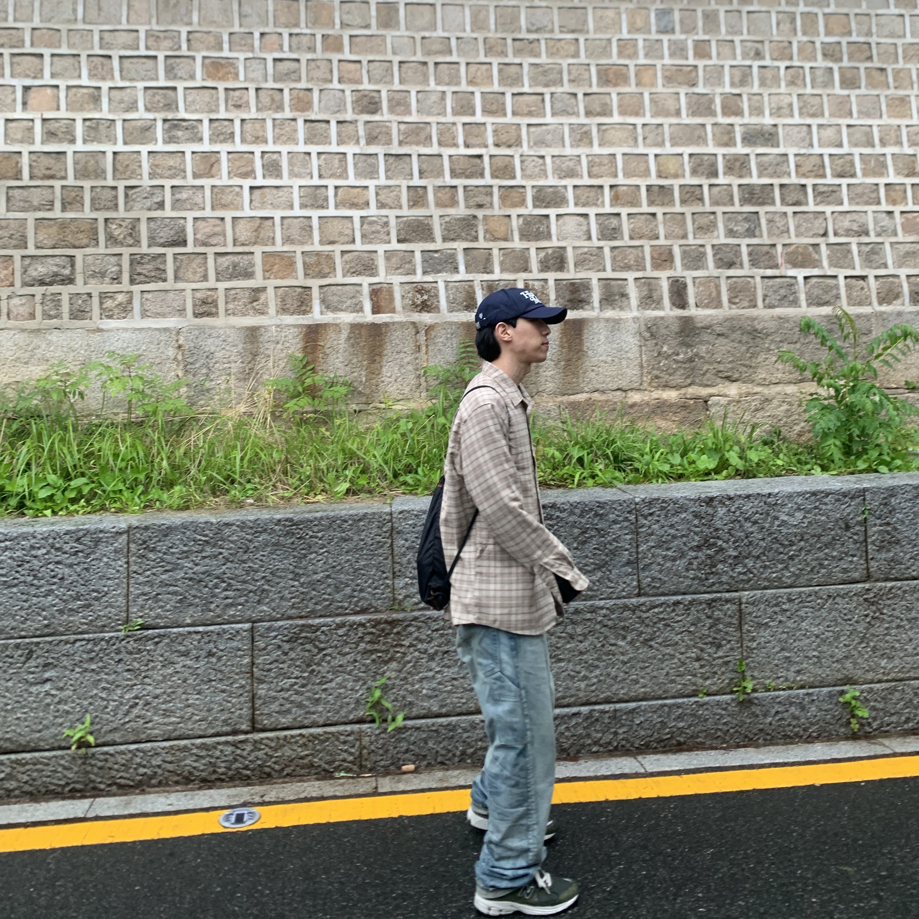 Human Made x Kaws Denim Pants #2 Indigo 착용 스타일 - 6
