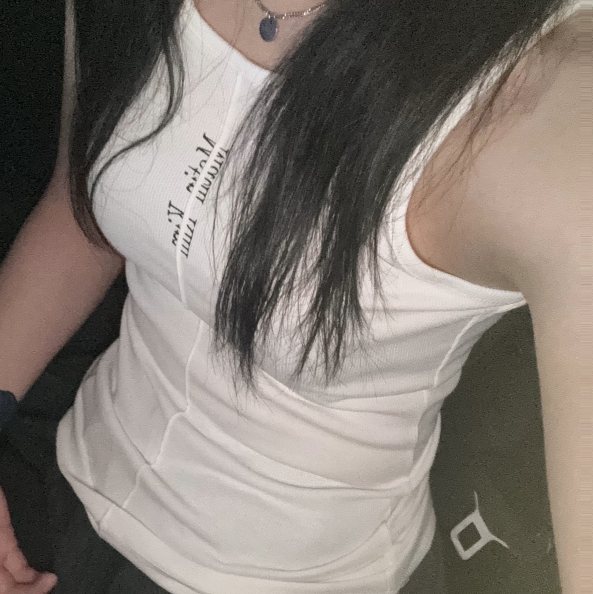 (W) Matin Kim Pintuck Sleeveless Top White 착용 스타일 - 1