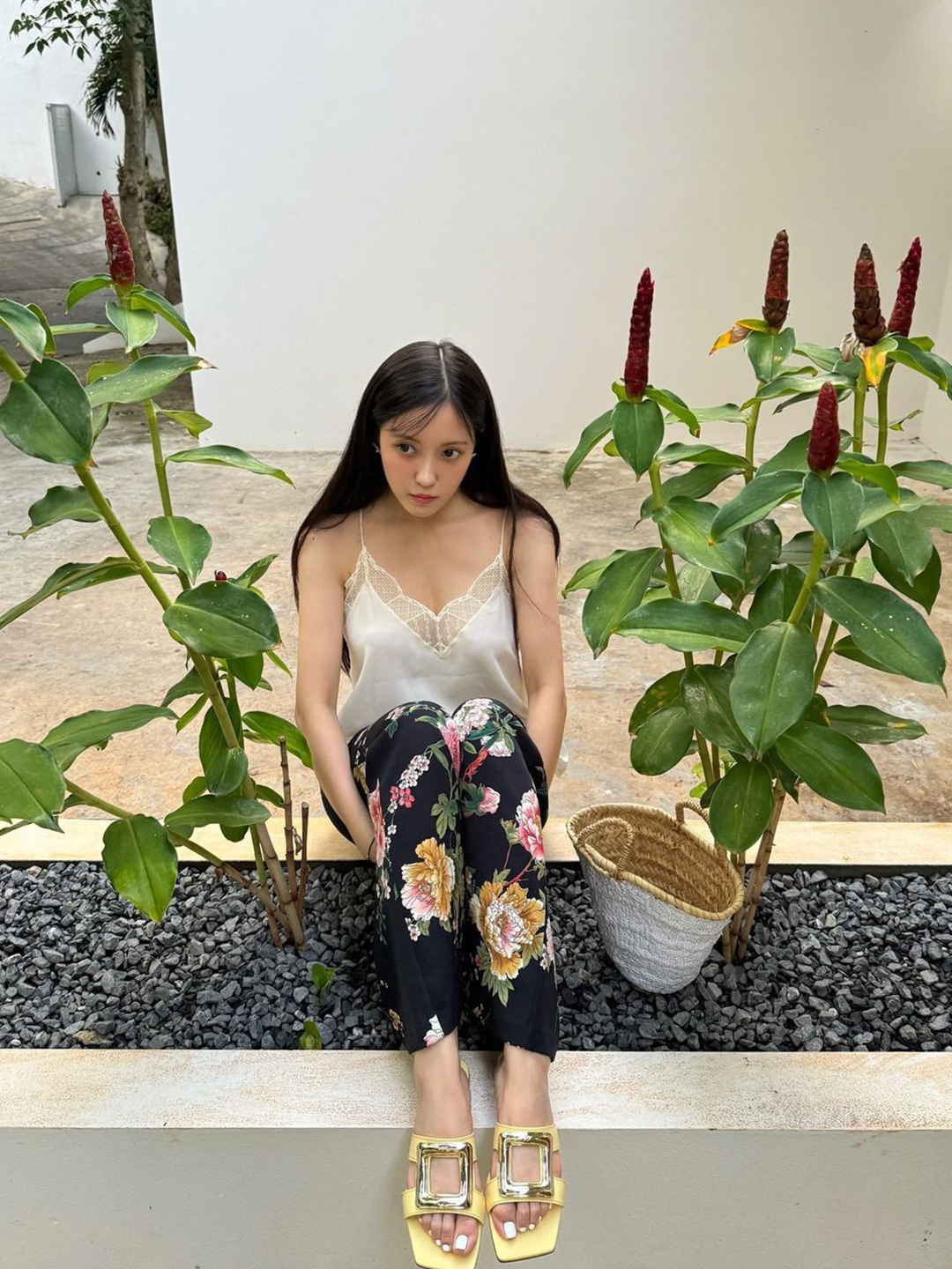 SIO Jacuard Mini Skirt Pink, Supreme x The North Face Trekking Zip-Off Belted Pants Flowers - 22SS 착용 스타일 - 3