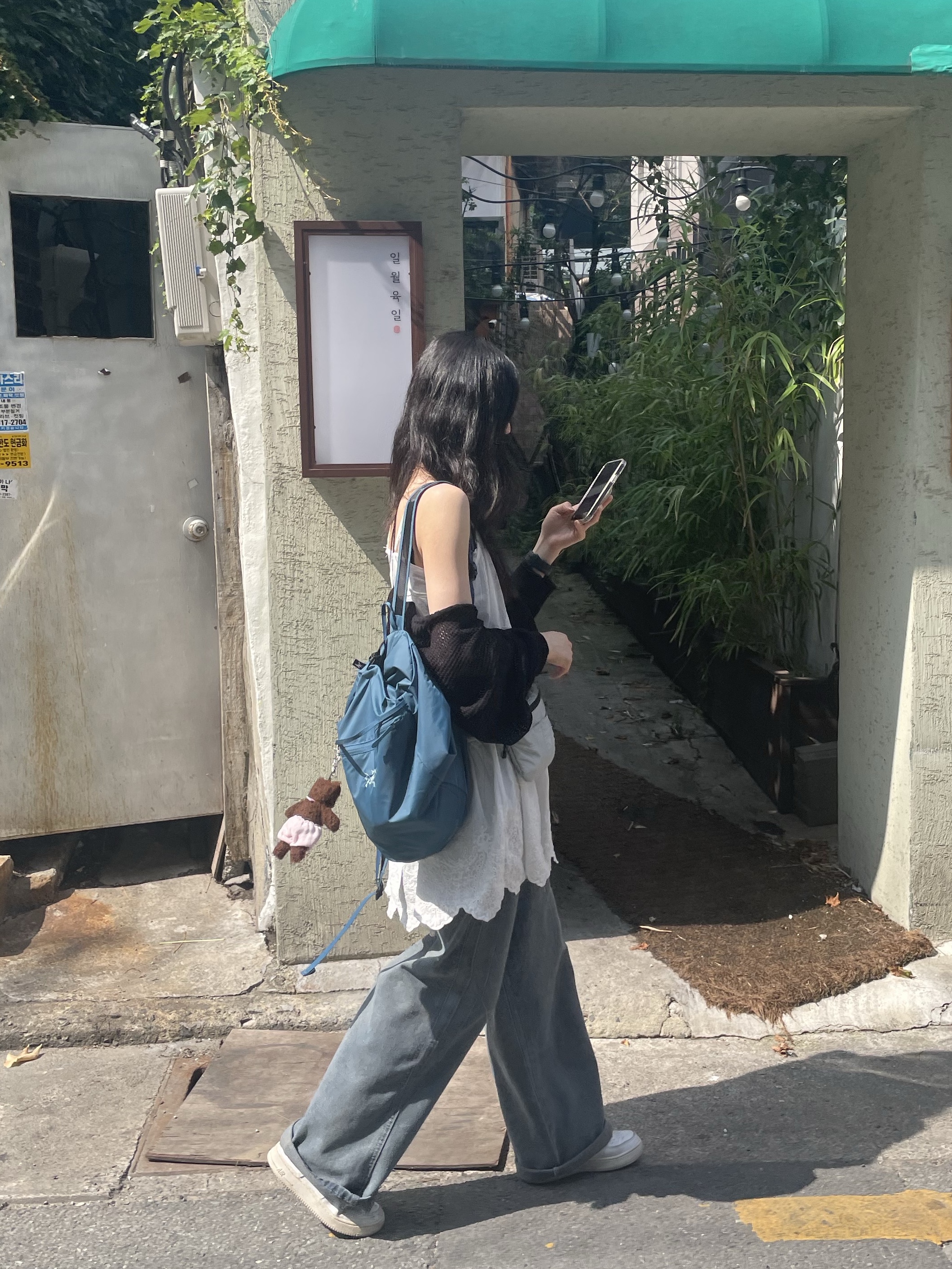 Monamhee Bred Keyring with Pink Pants Brown, Arc'teryx Heliad 10 Backpack Serene 착용 스타일