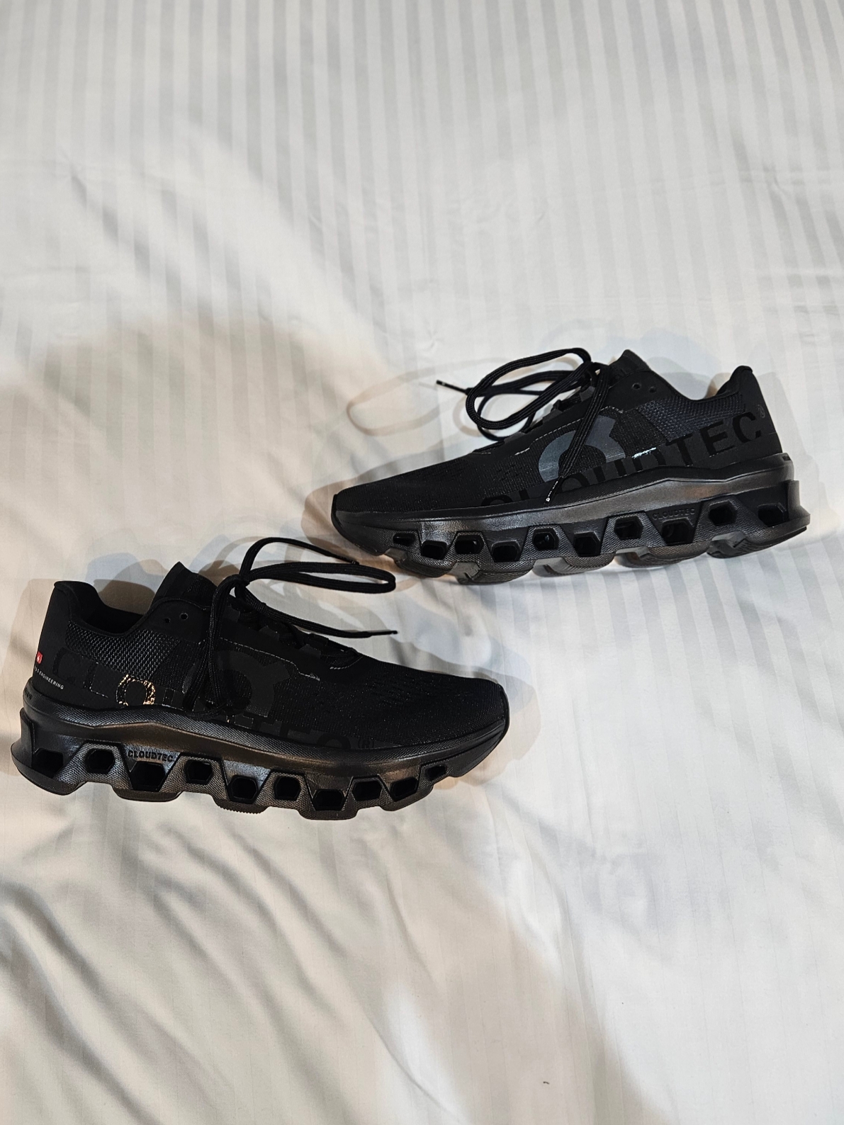 On Running Cloudmonster All Black 착용 스타일 - 1