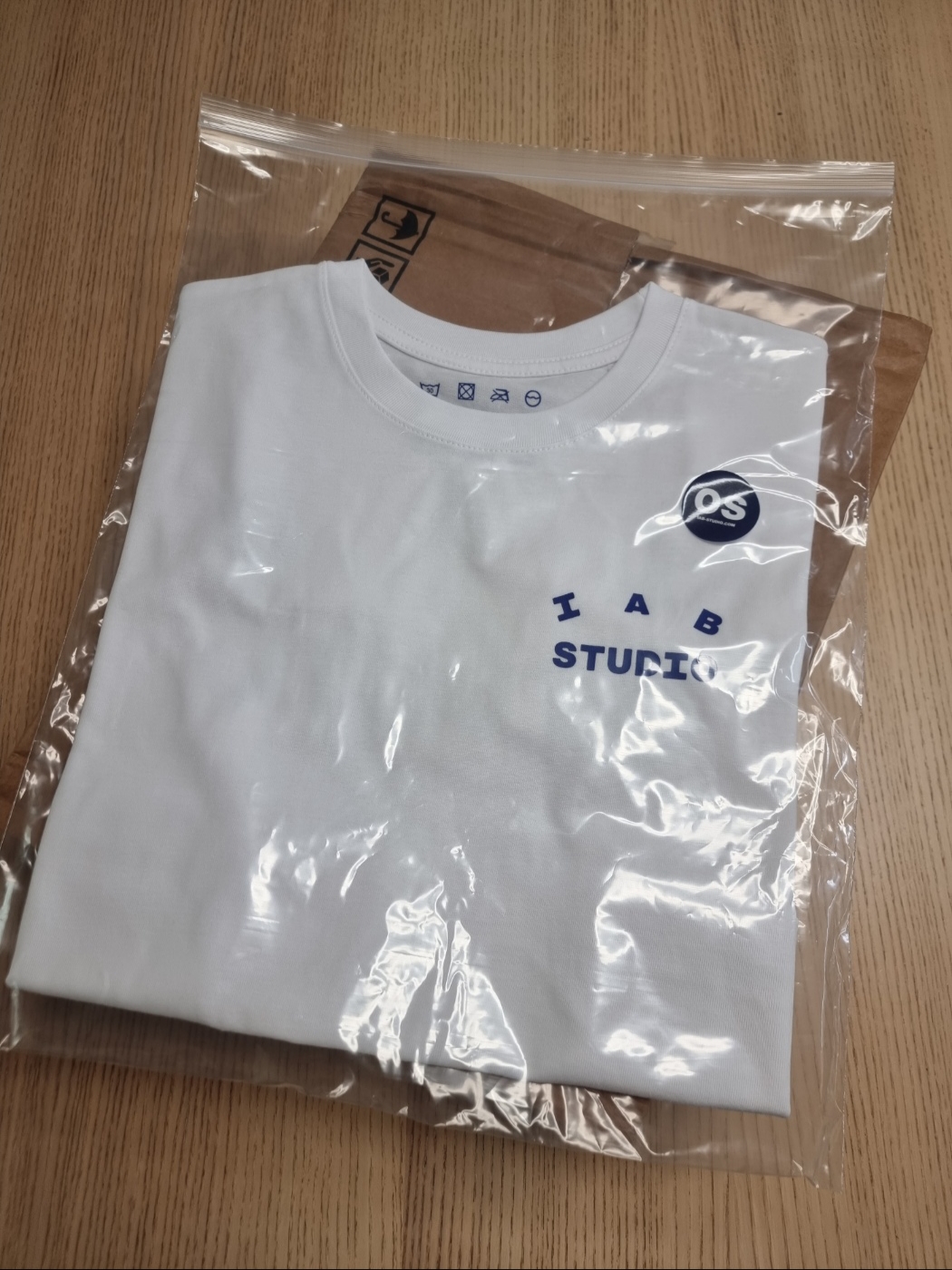 IAB Studio Cropped T-Shirt White Navy 착용 스타일 - 1
