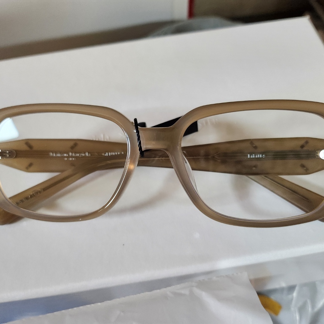 Gentle Monster x Maison Margiela MM114 Brown Translucent Clear 착용 스타일