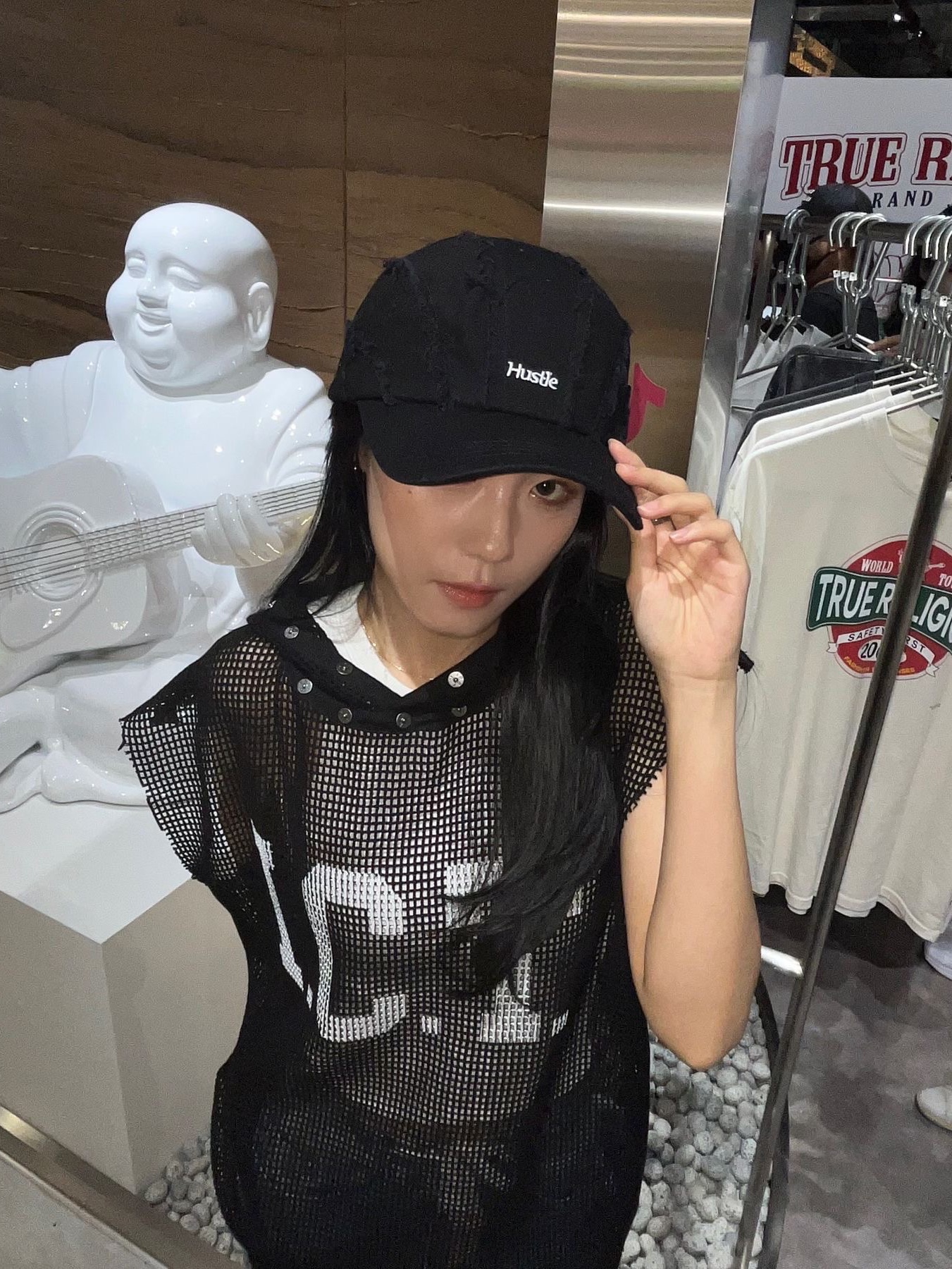 True Religion Injury Cap Black, True Religion Injury Cap Red 착용 스타일
