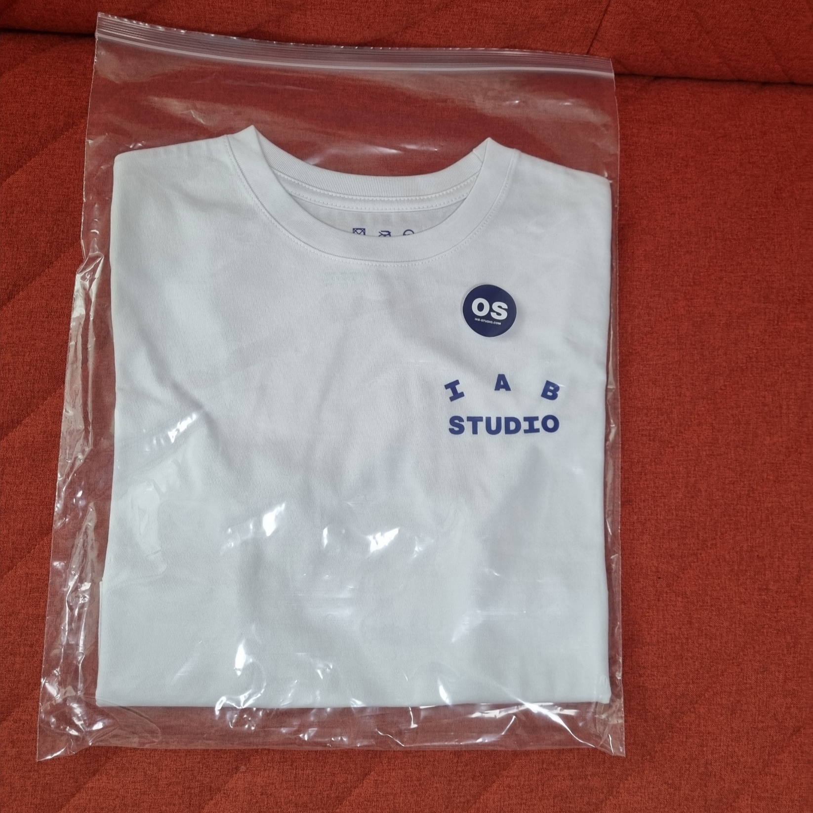IAB Studio Cropped T-Shirt White Navy 착용 스타일