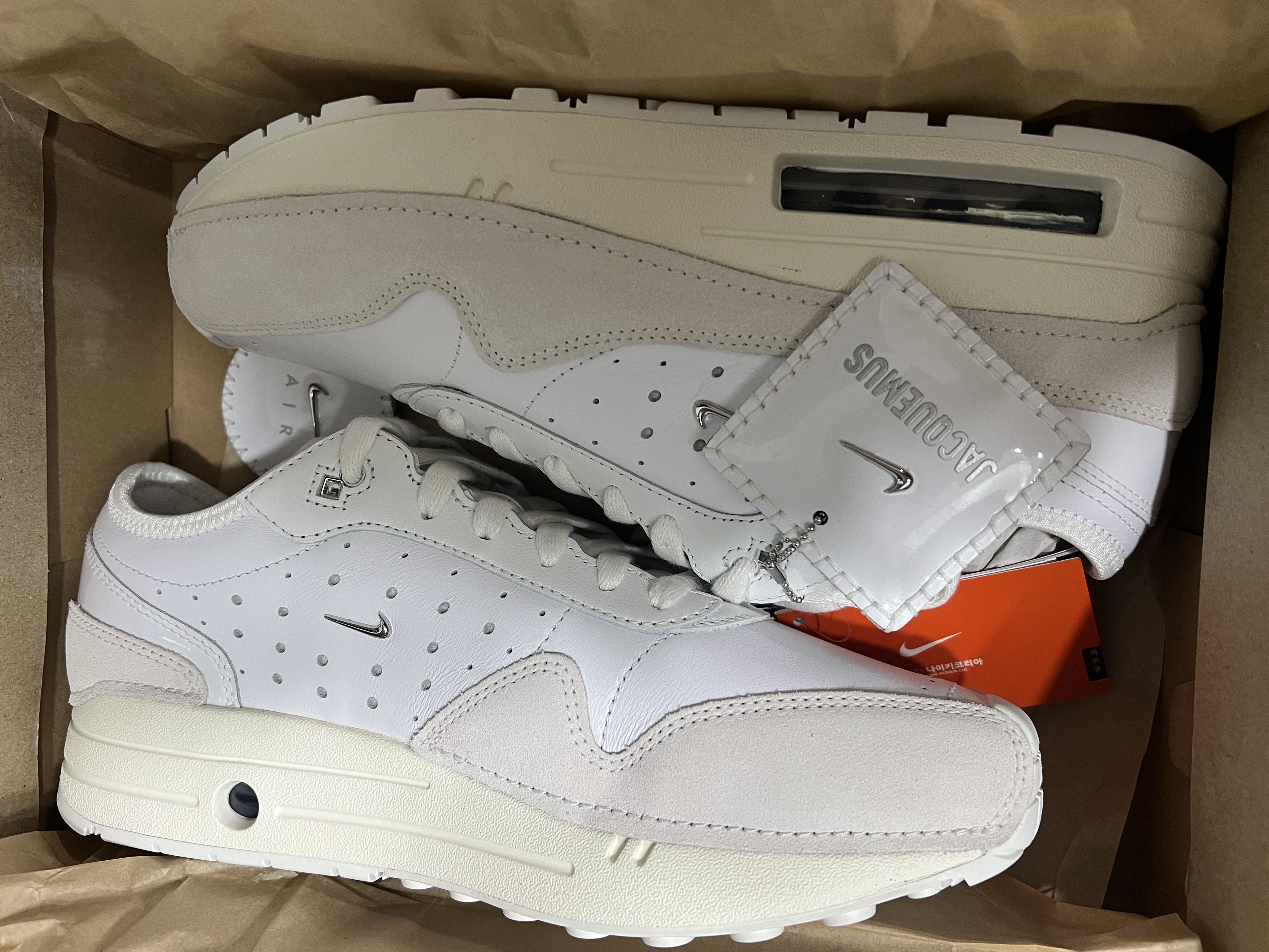 Nike x Jacquemus Air Max 1 '86 Sail and Summit White 착용 스타일