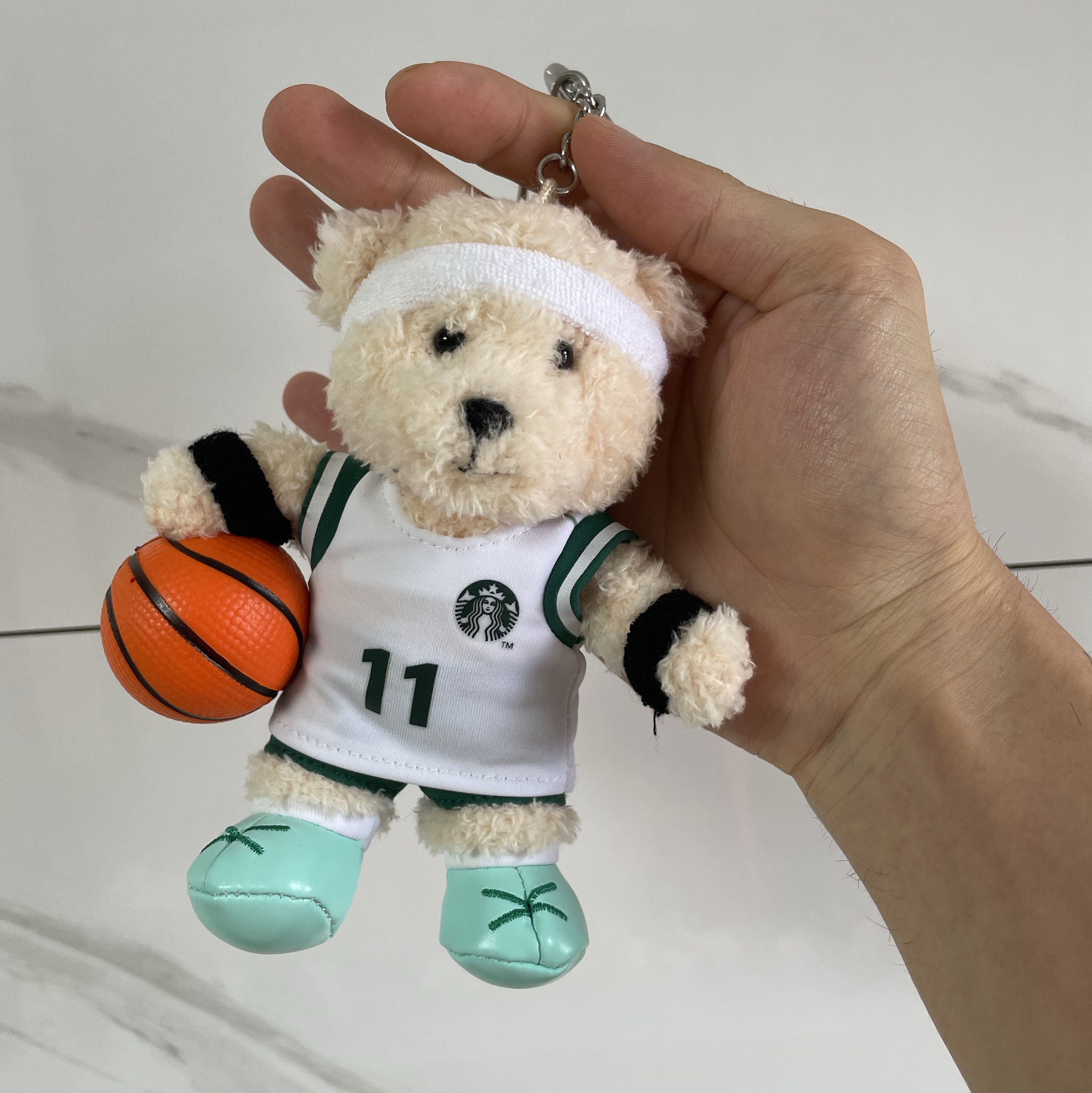 Starbucks Basketball Bearista Keychain 착용 스타일