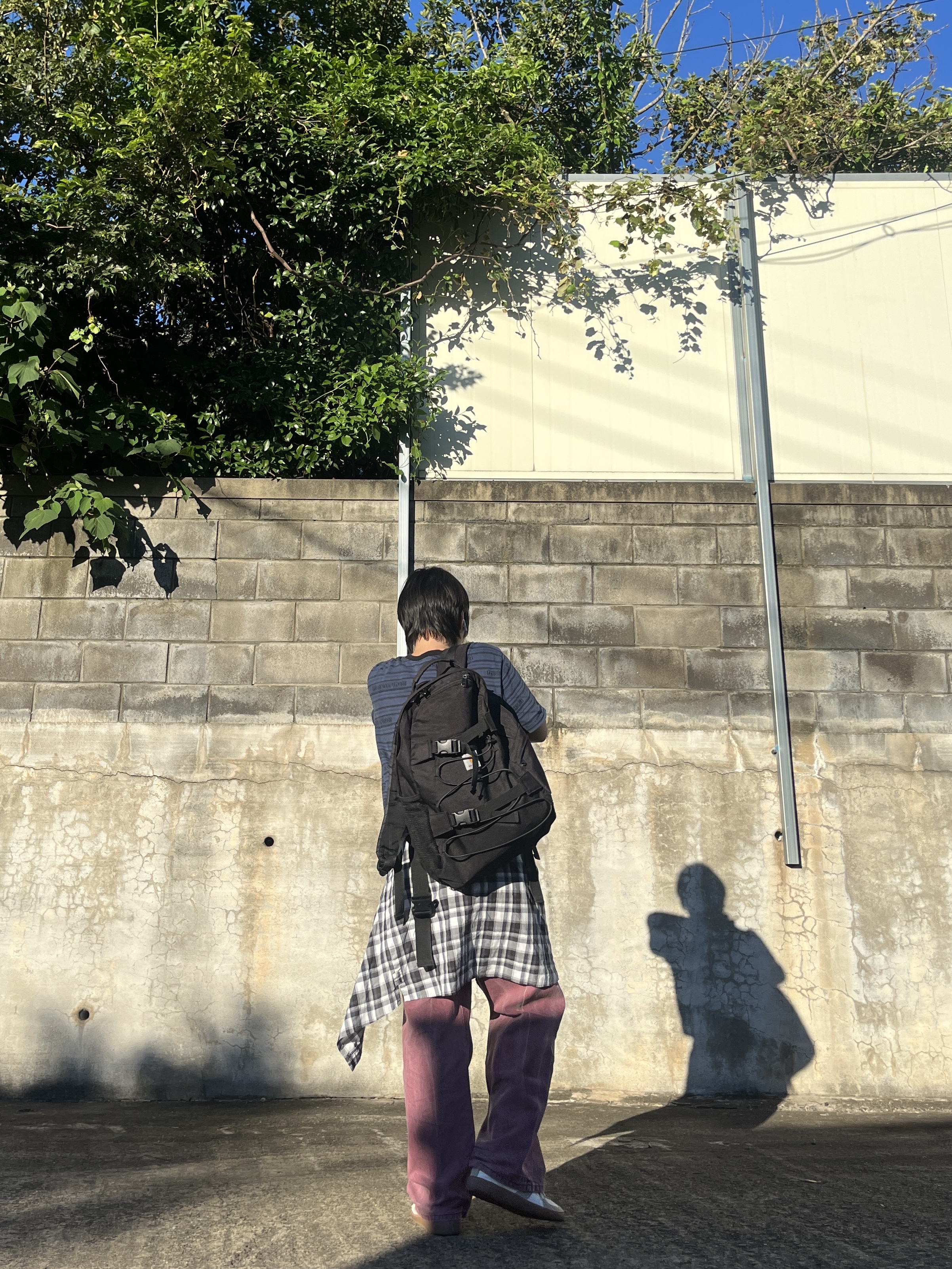 Carhartt WIP Kickflip Backpack Black, Supreme Mini Duffle Bag Black - 24SS 착용 스타일 - 4