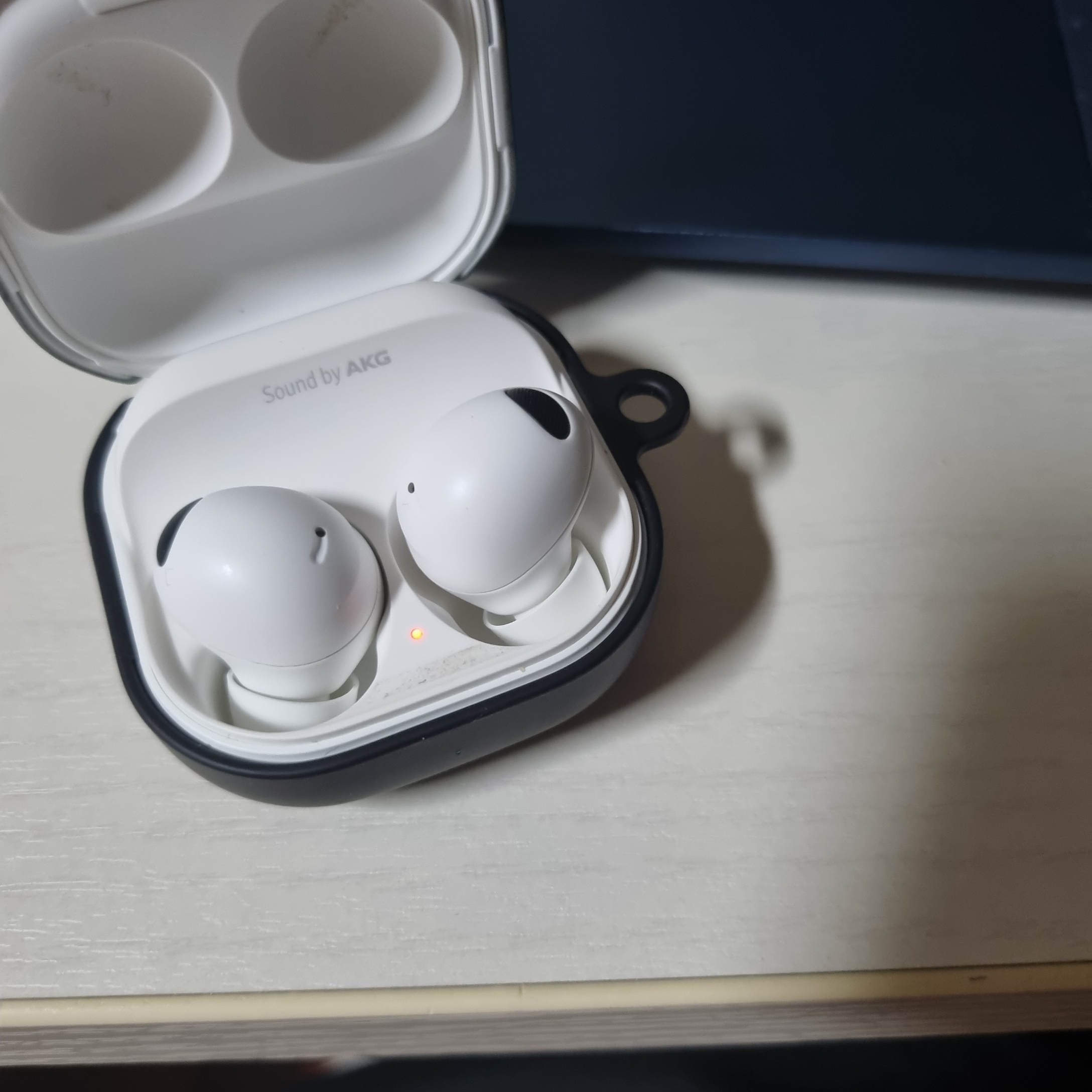 Samsung Galaxy Buds2 Pro White (Korean Ver.) 착용 스타일