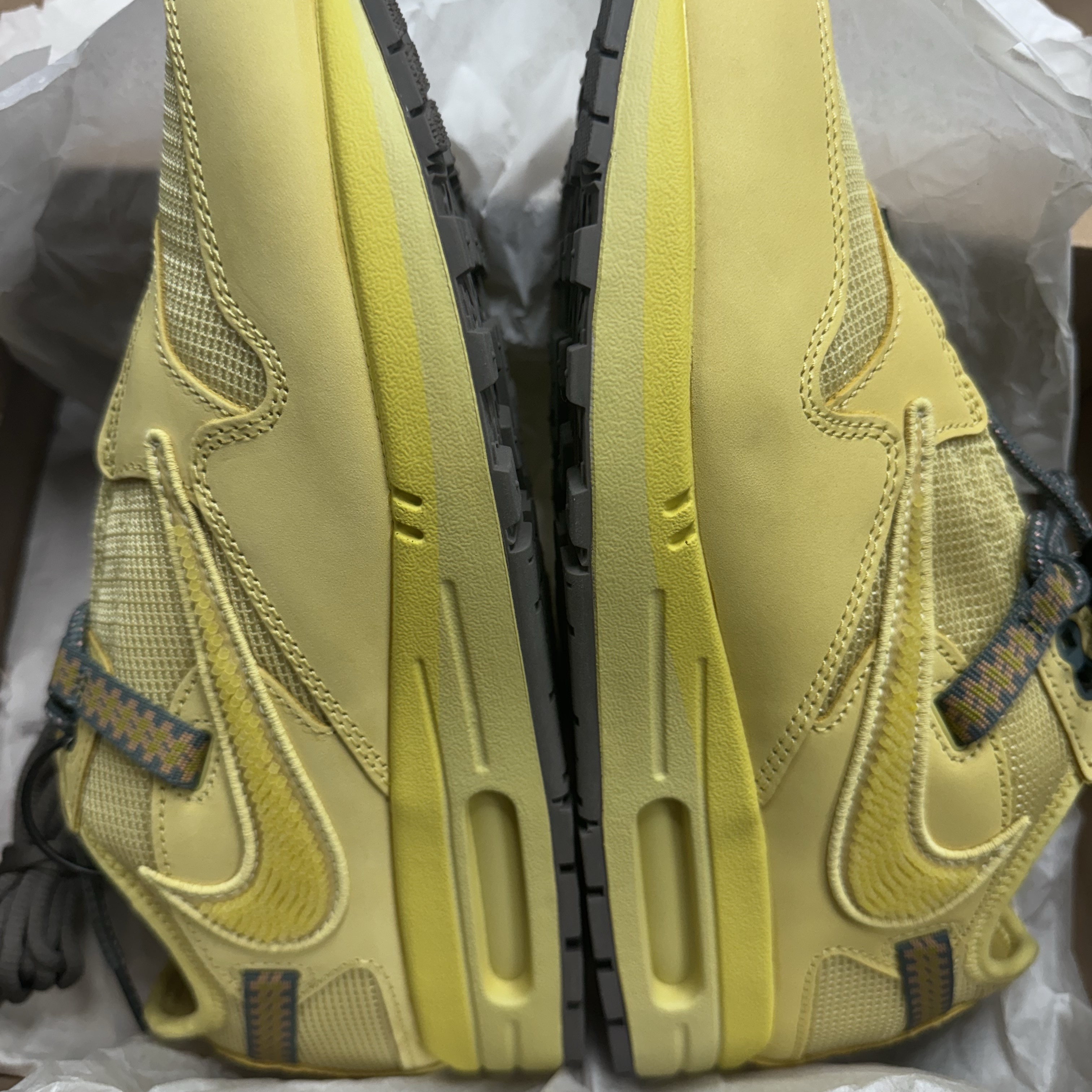 Nike x Travis Scott Air Max 1 Cact.us Gold 착용 스타일