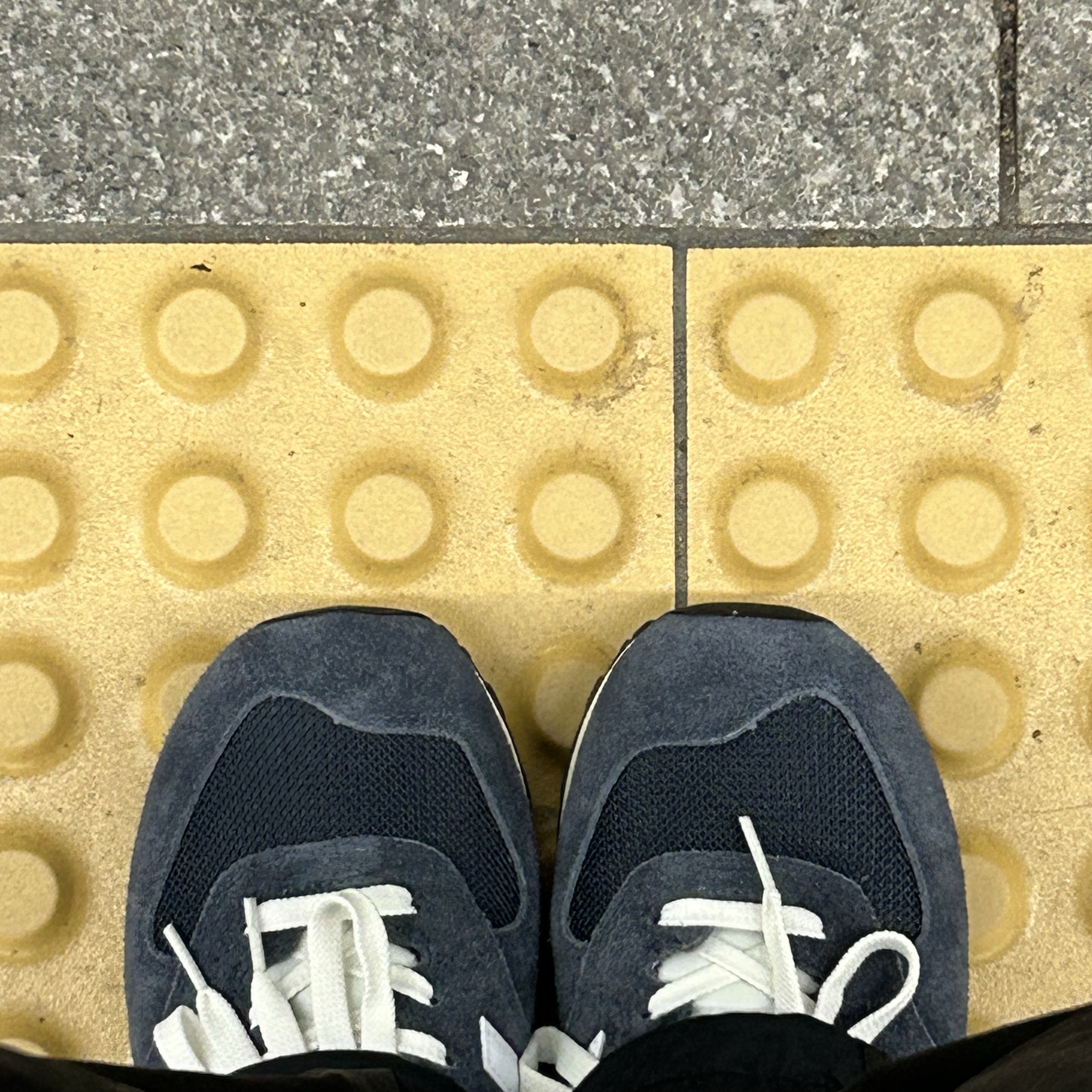 New Balance 574 Heritage Navy 착용 스타일
