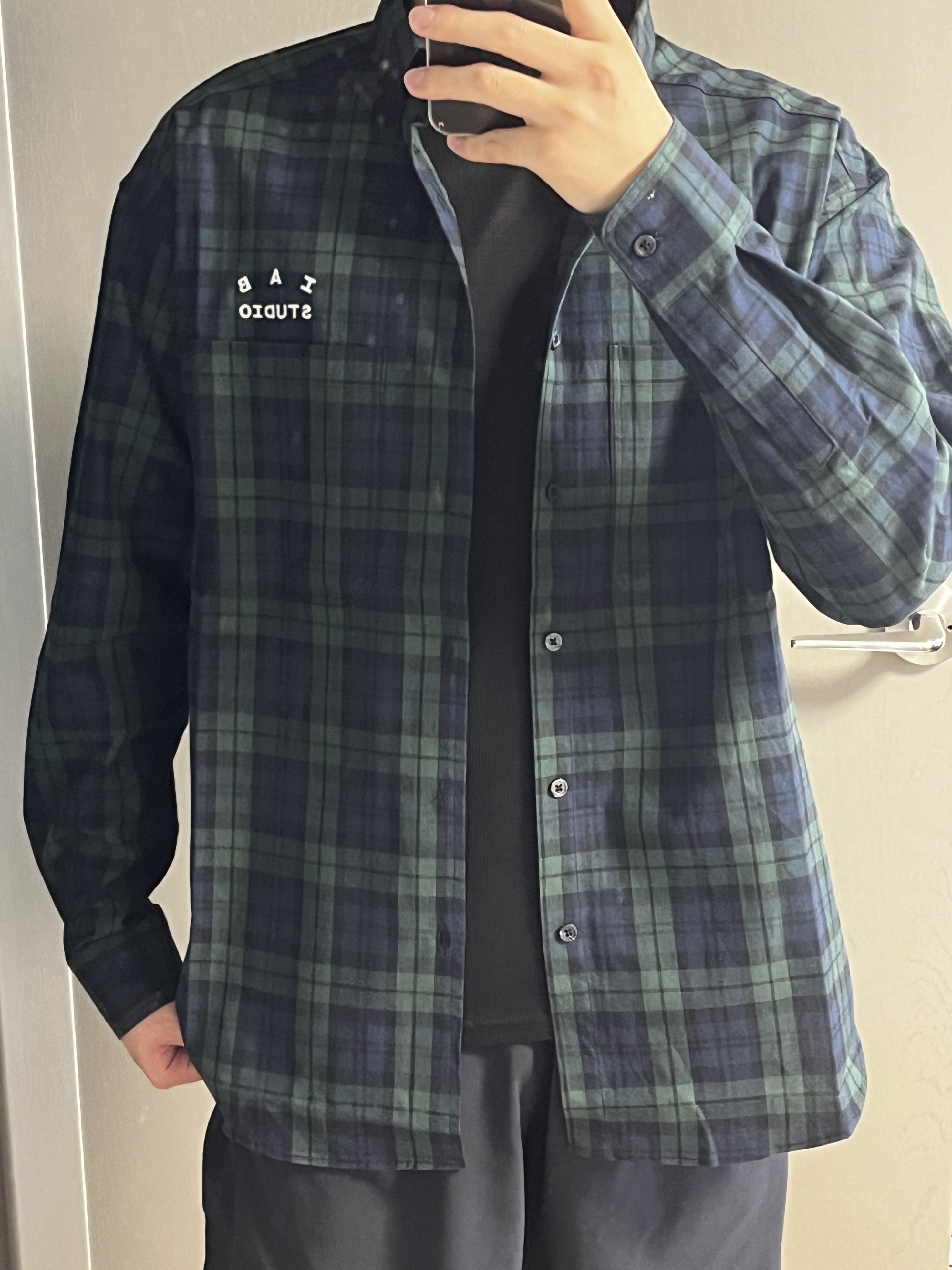 IAB Studio Blackwatch Tartan Shirt Blue Green 착용 스타일