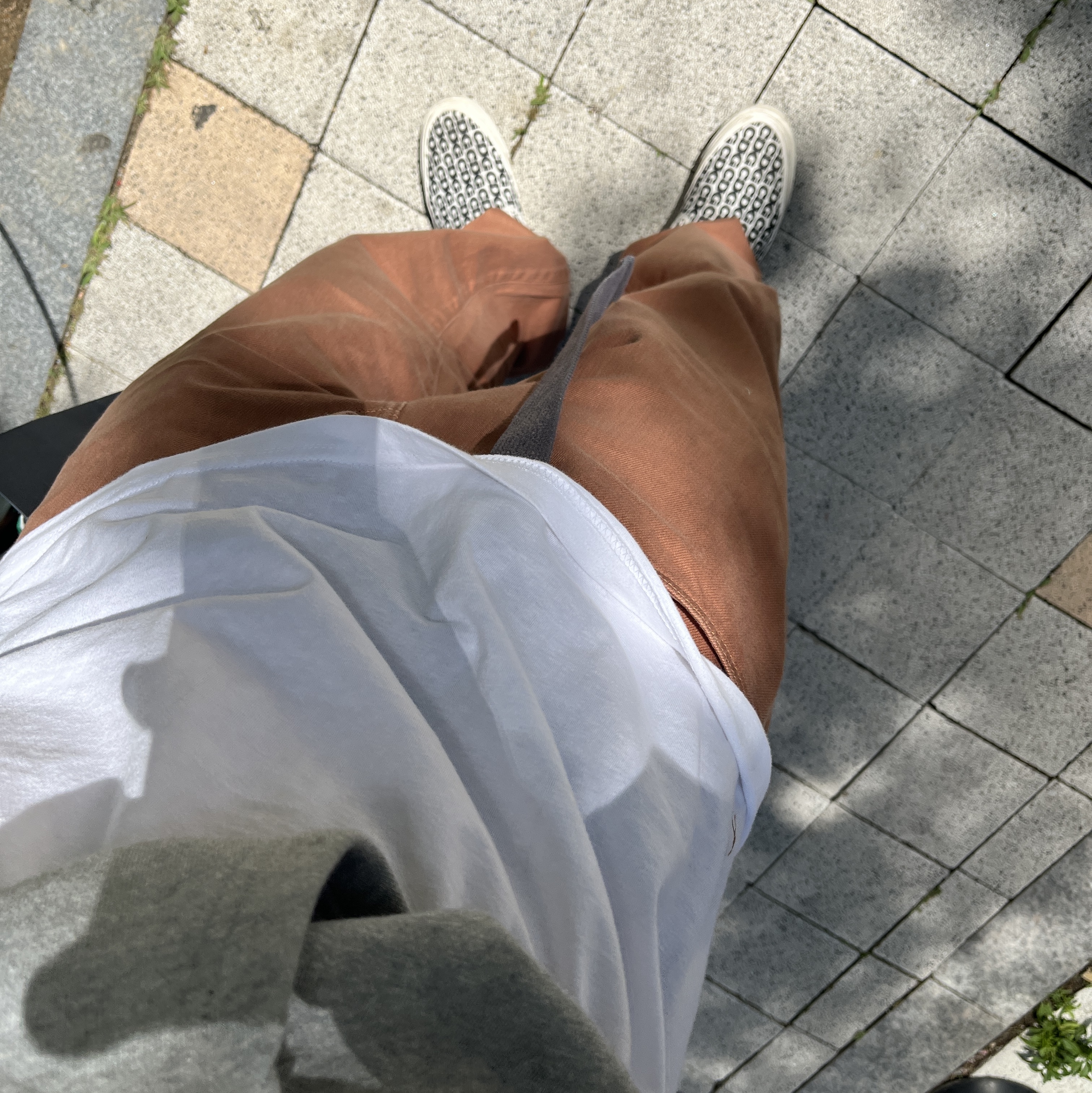 Supreme Regular Jean Brown - 24SS, Vans Vault x CDG Slip-On LX White 착용 스타일