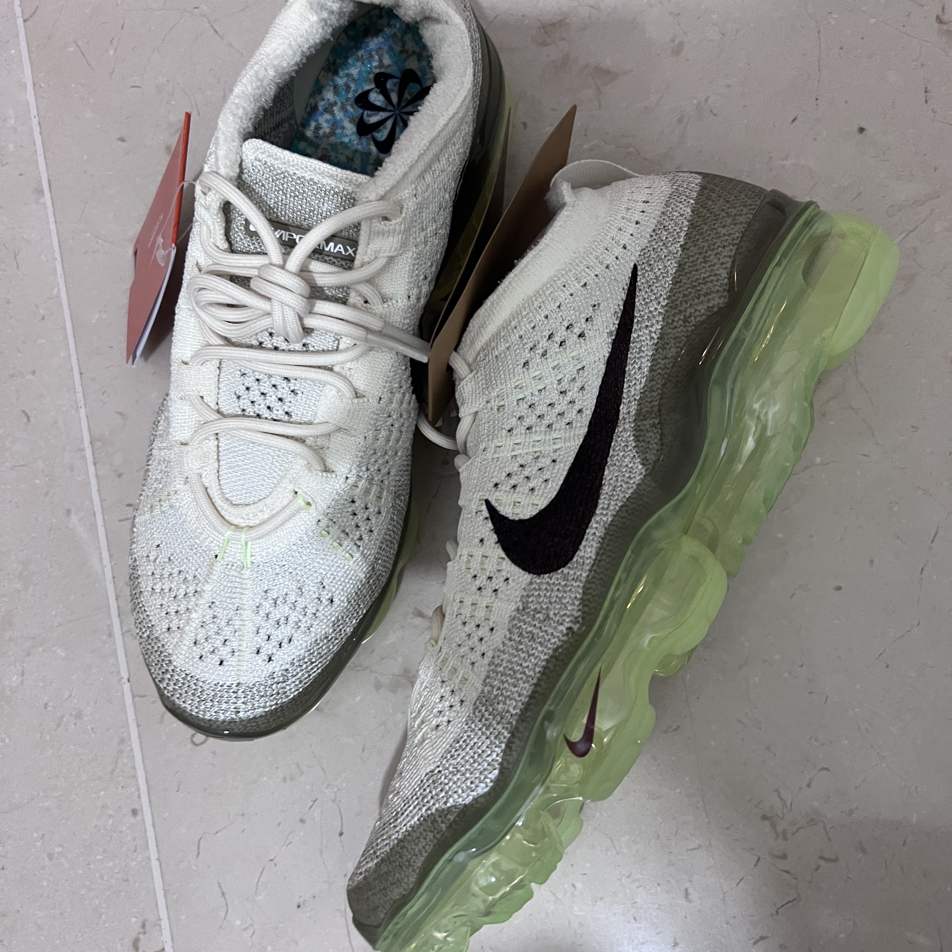 Nike Air Vapormax 2023 Flyknit Coconut Milk Neutral Olive 착용 스타일
