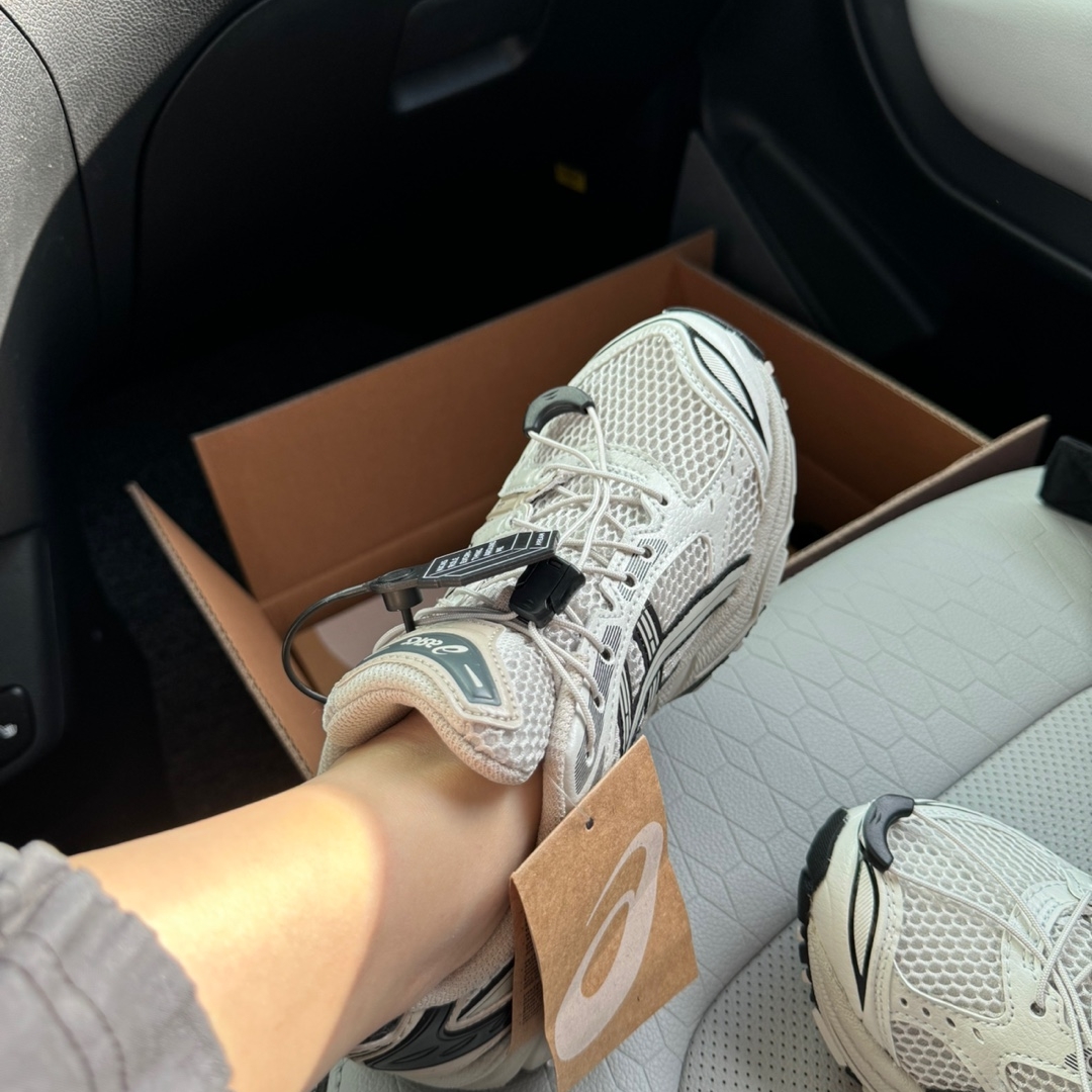 Asics Unlimited Gel-Kayano 14 Smoke Grey 착용 스타일